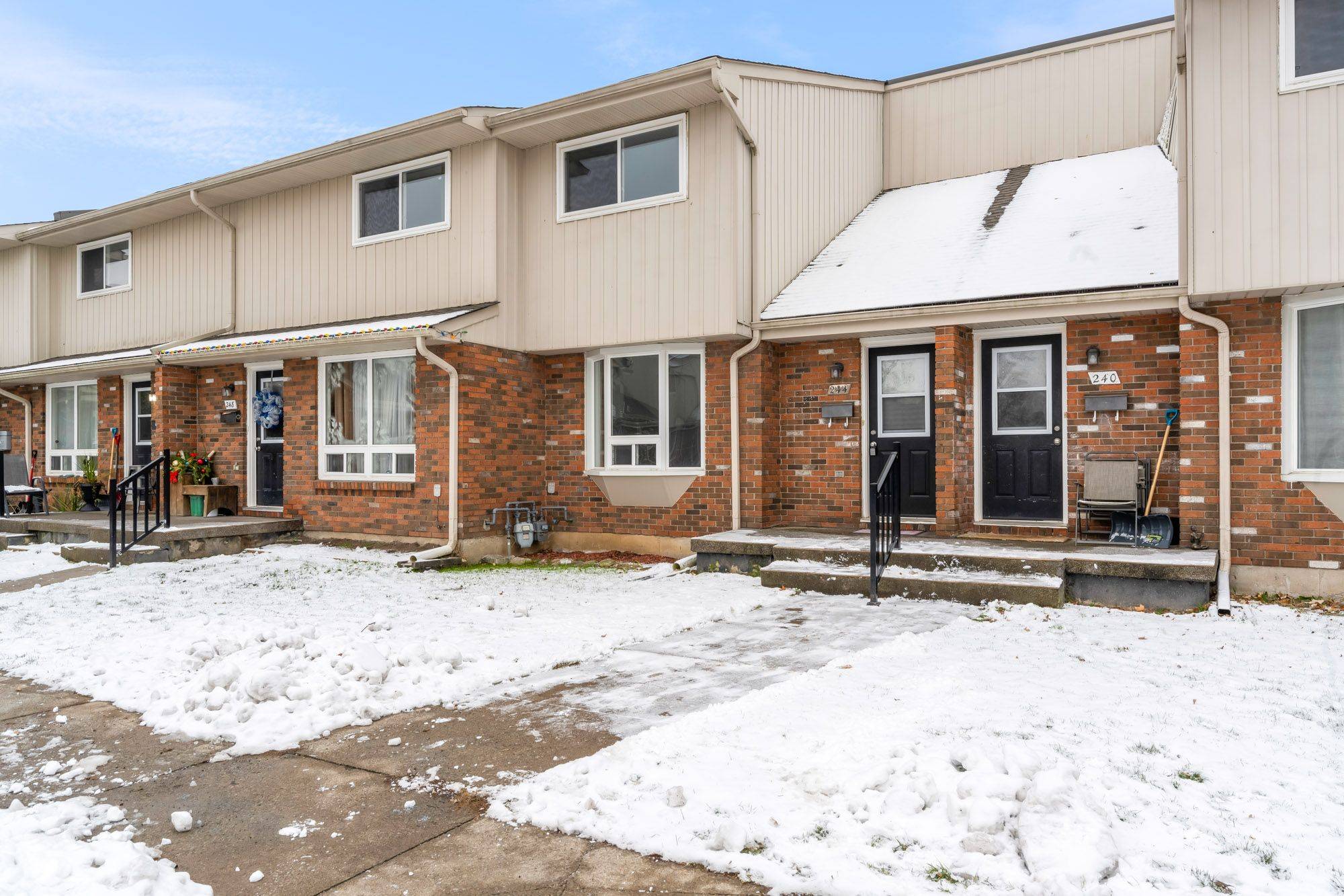 Welland, ON L3B 5V8,100 Brownleigh AVE #244