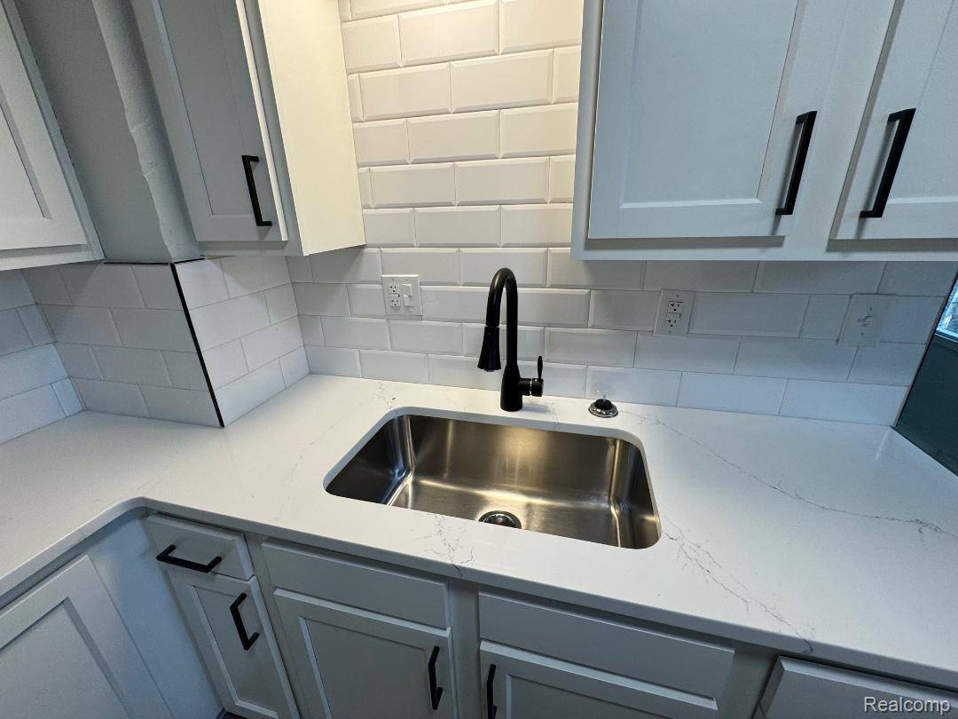 Ferndale, MI 48220,21395 westview