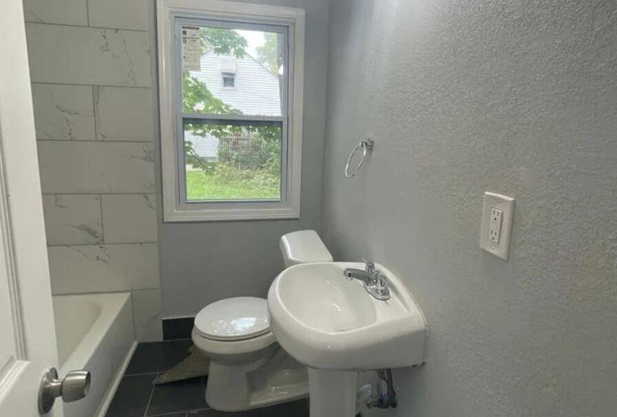 Detroit, MI 48205,19344 Bradford AVE