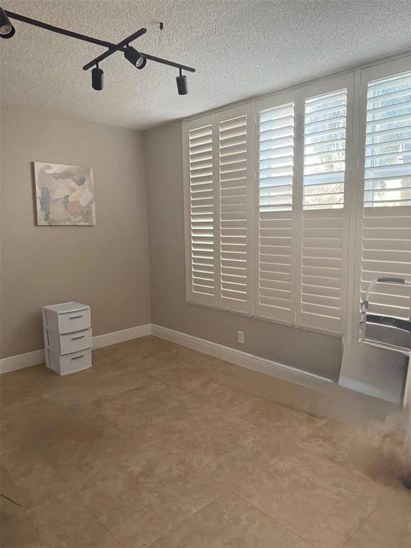 Pompano Beach, FL 33069,3010 N Course Dr #202