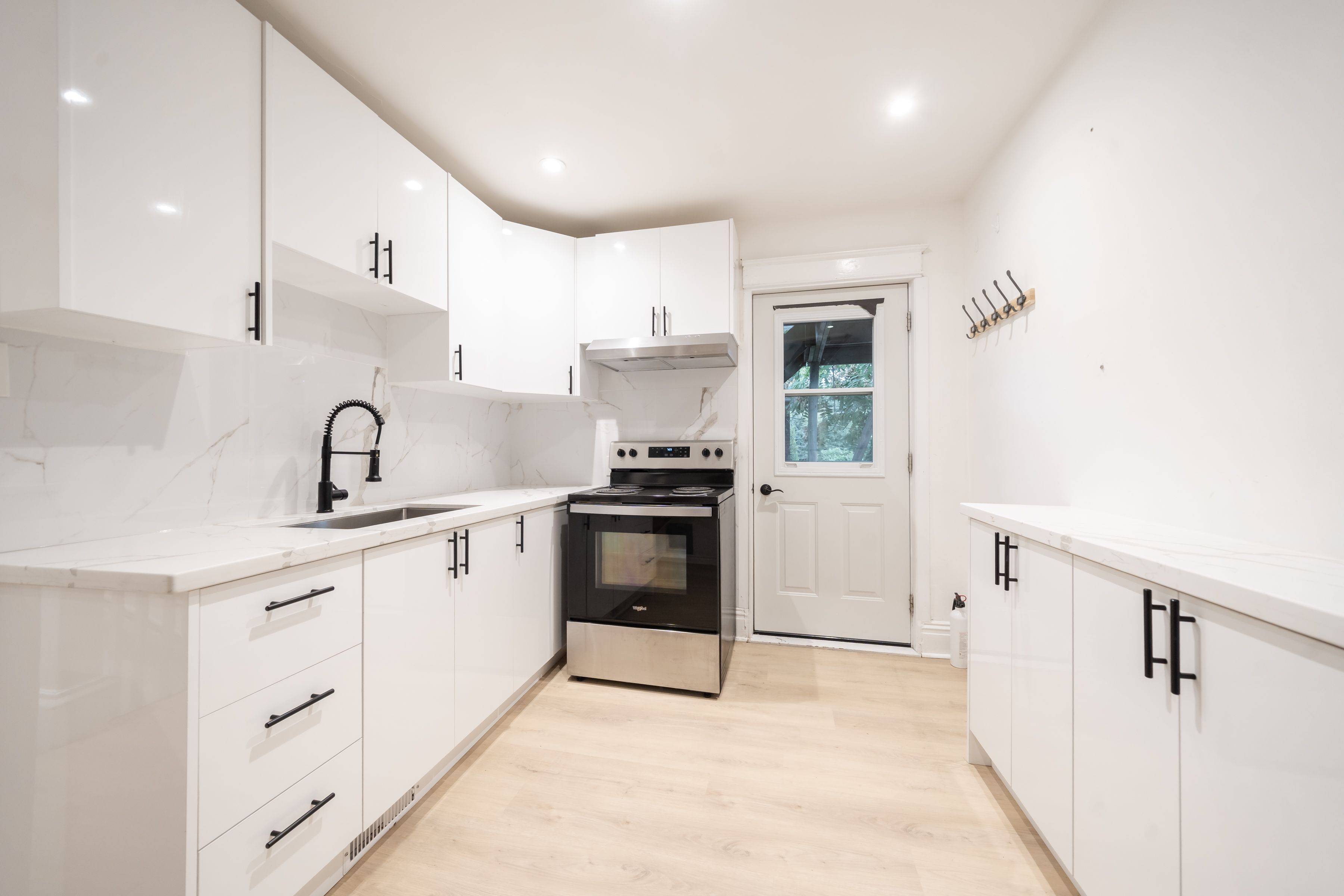 Hamilton, ON L8M 3B4,129 Balsam AVE S #UPPER