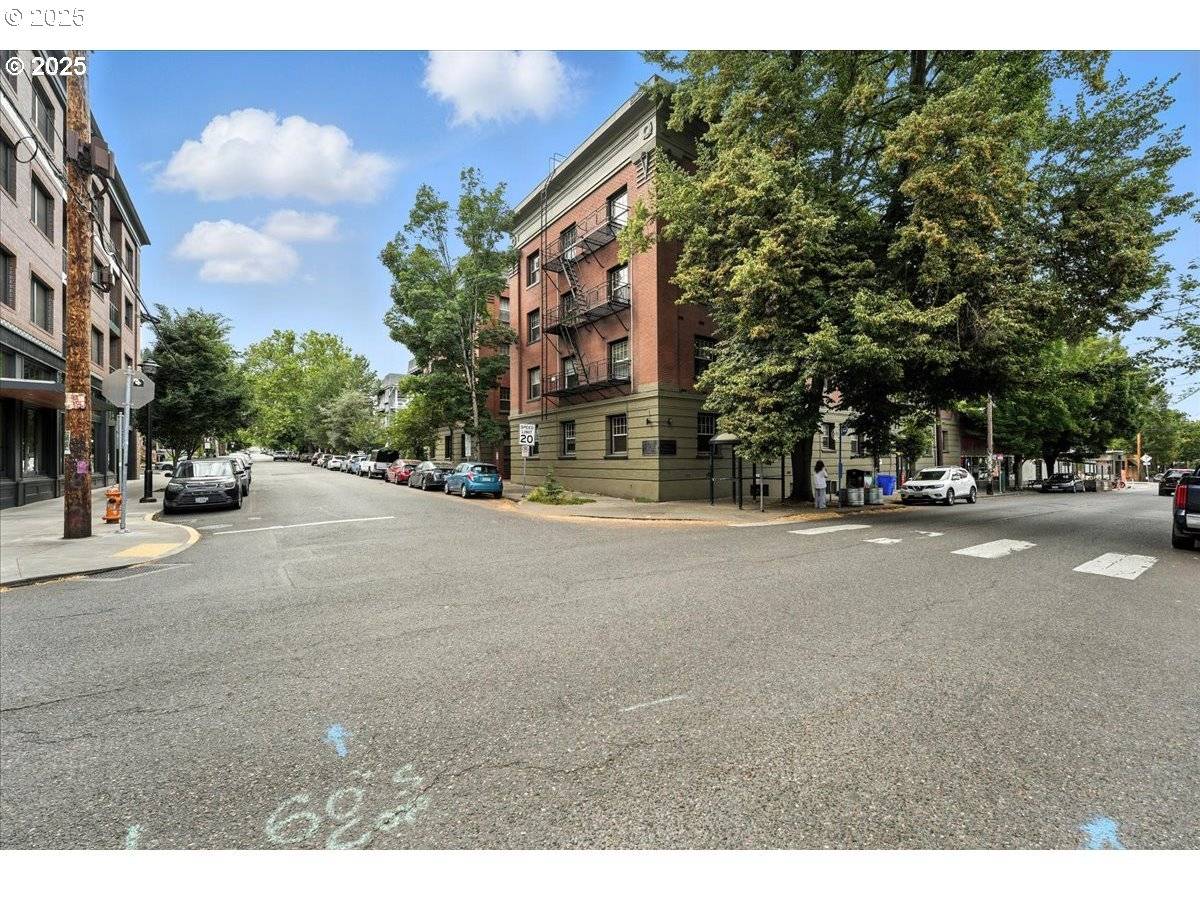 Portland, OR 97210,2109 NW IRVING ST #304