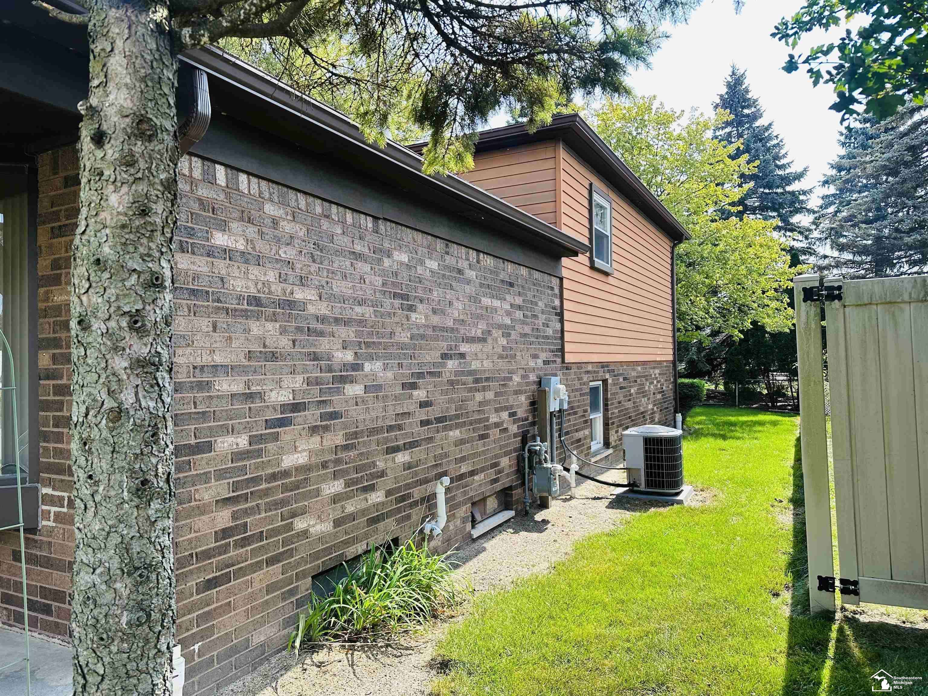 Woodhaven, MI 48183,22315 Camille