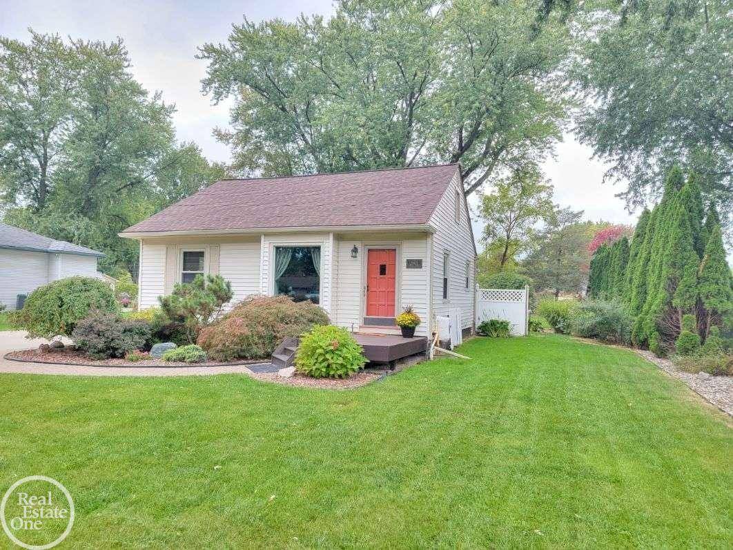 Harrison Twp, MI 48045,39401 Winkler