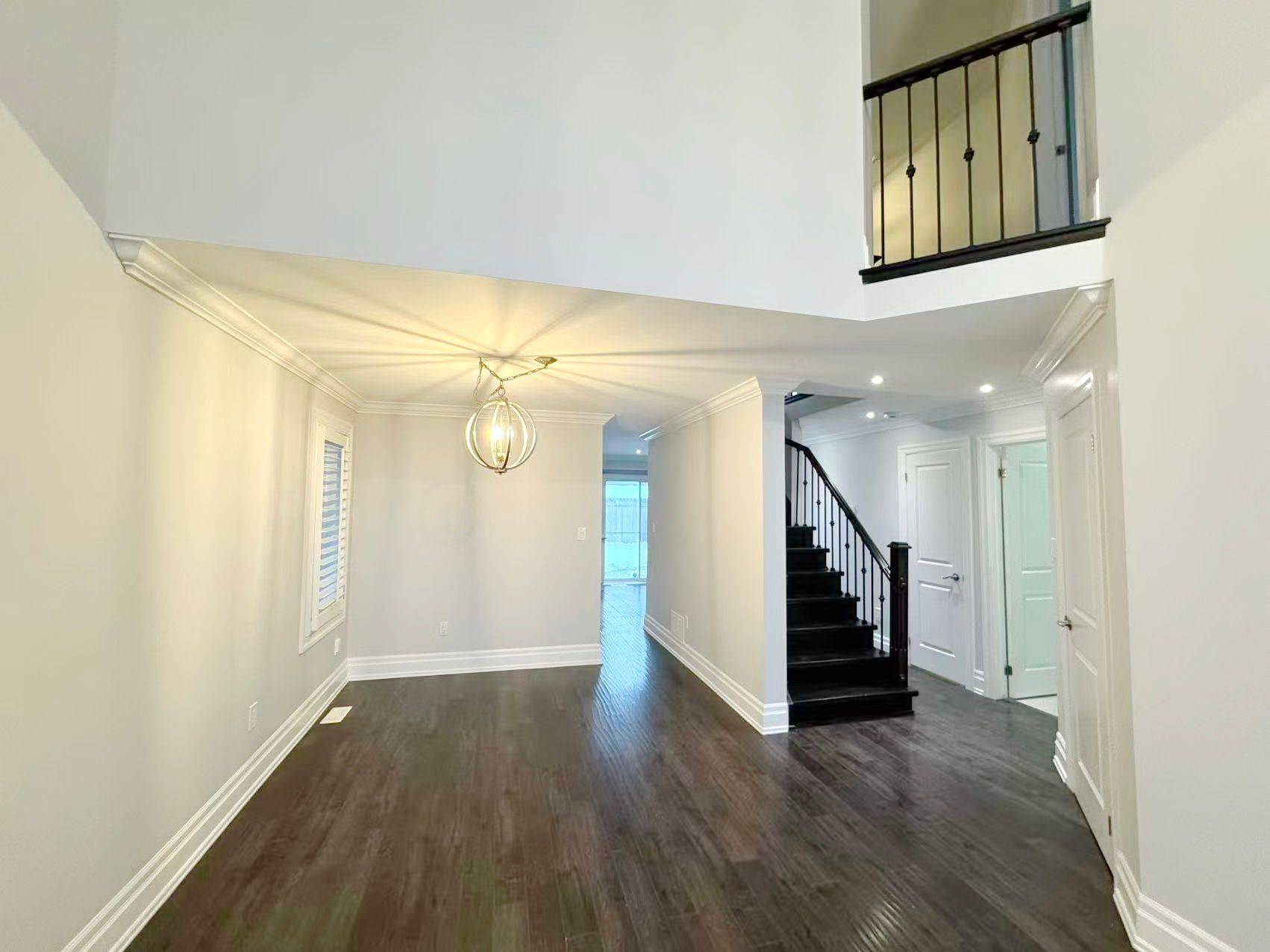 Hamilton, ON L9K 1N7,56 Moorland CRES