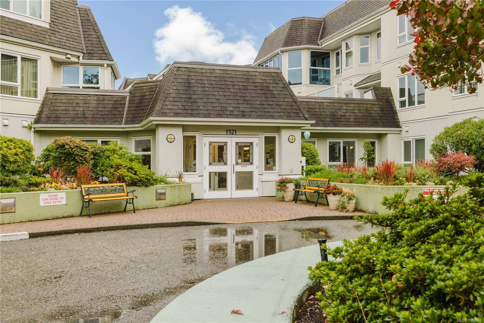 Saanich, BC V8P 5T7,1521 Church Ave #305