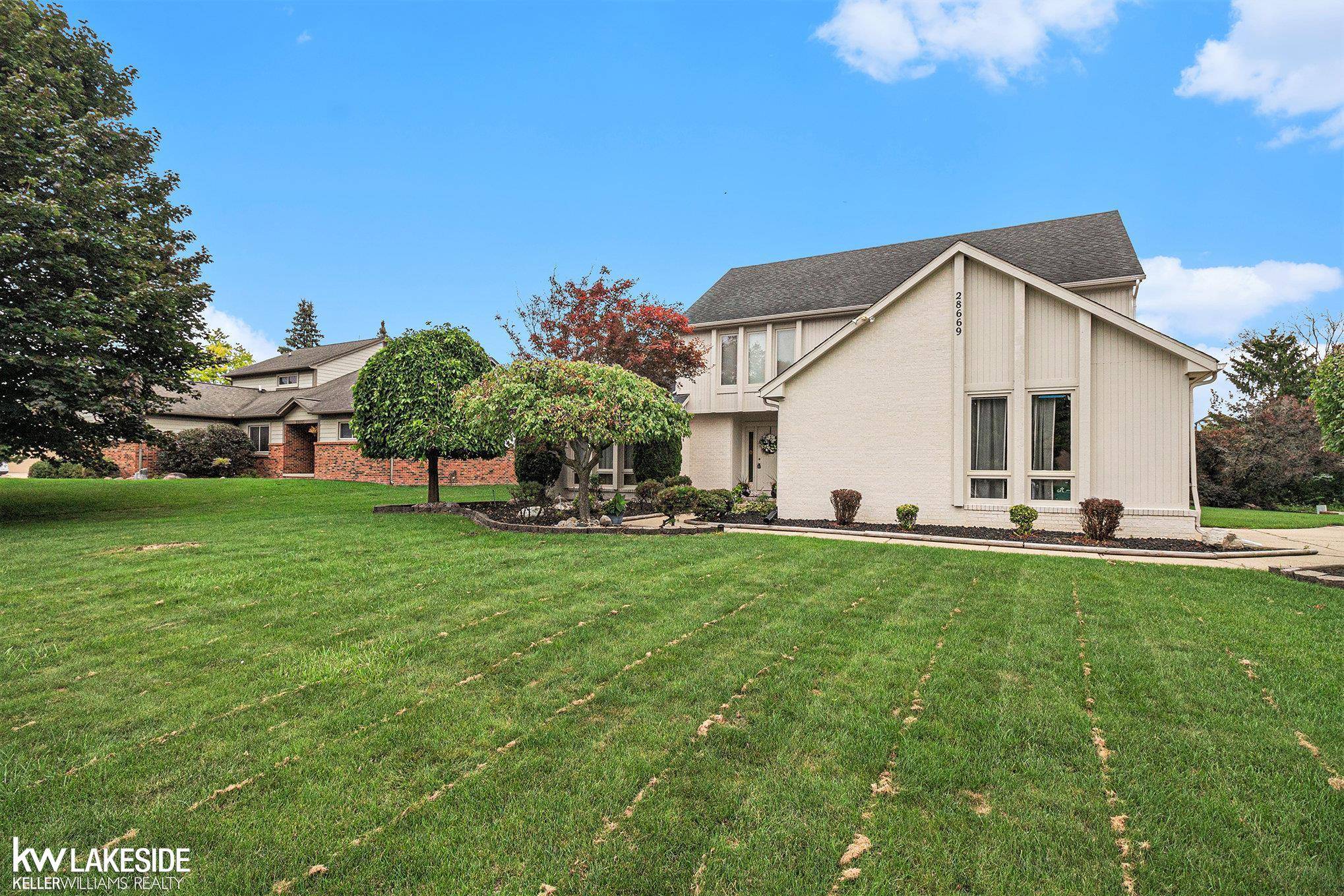 Farmington Hills, MI 48334,28669 Bristol