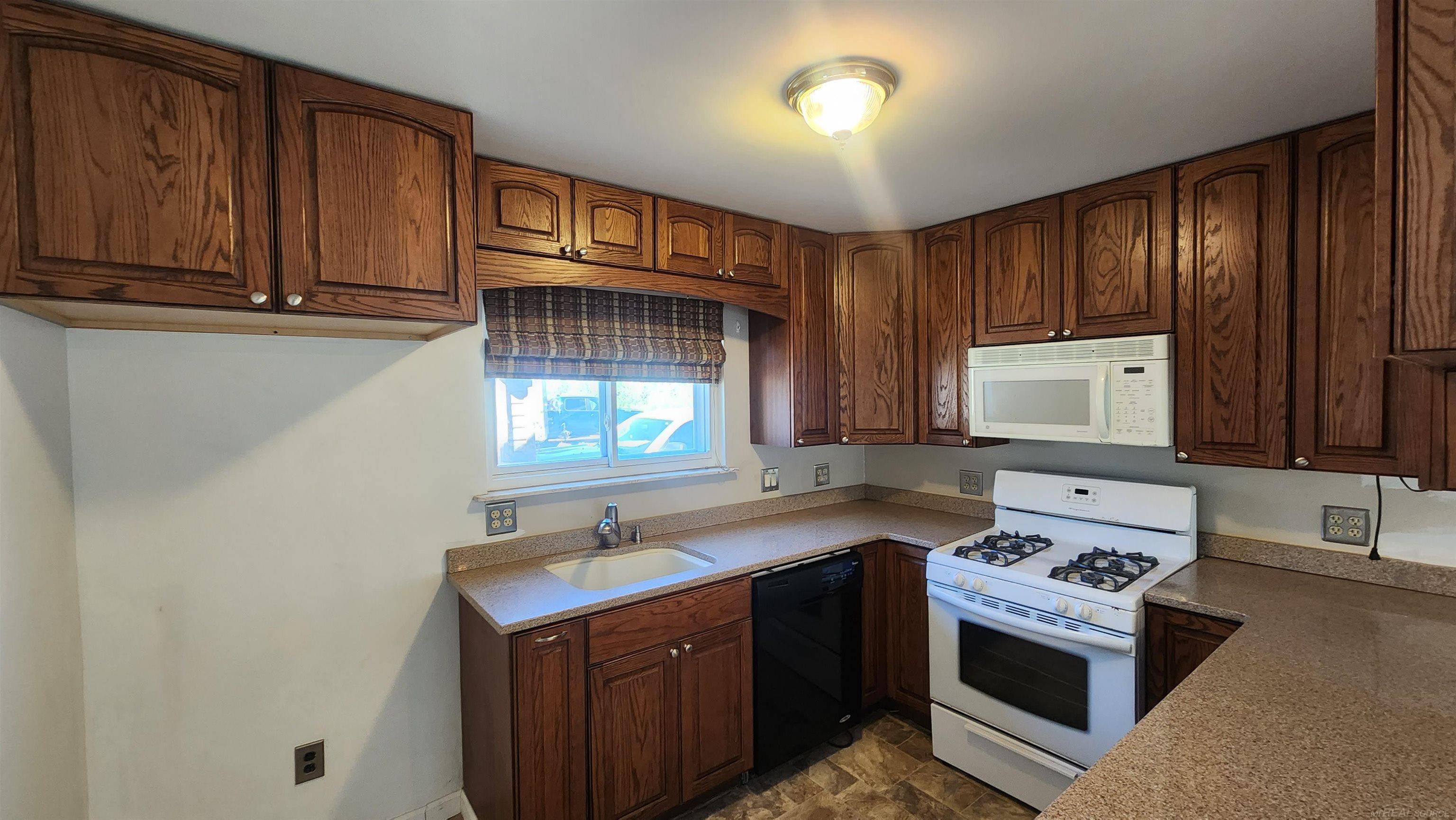 Harrison Twp, MI 48045,37845 Cherry