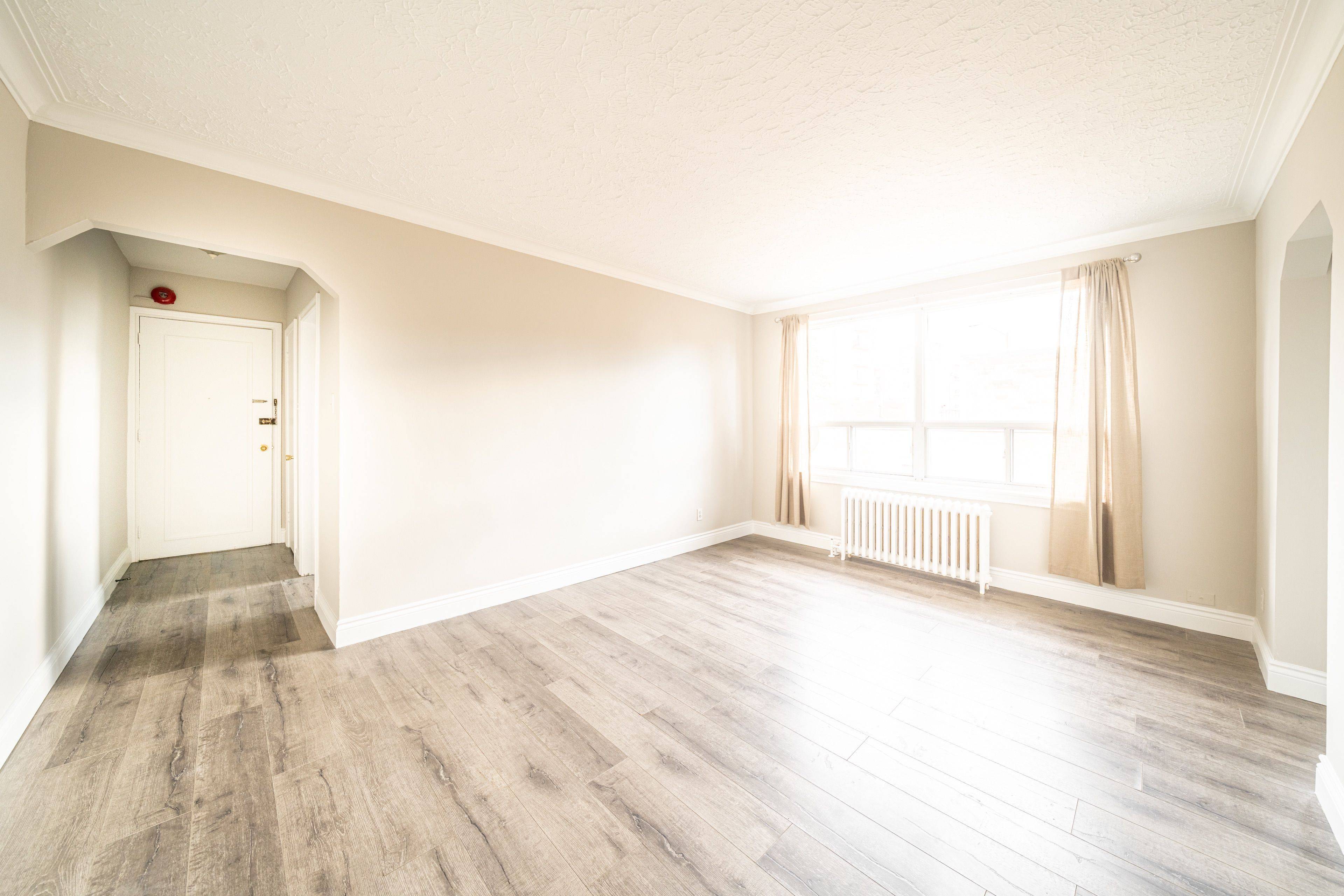 Mississauga, ON L5H 1H3,352 Lakeshore RD W #9