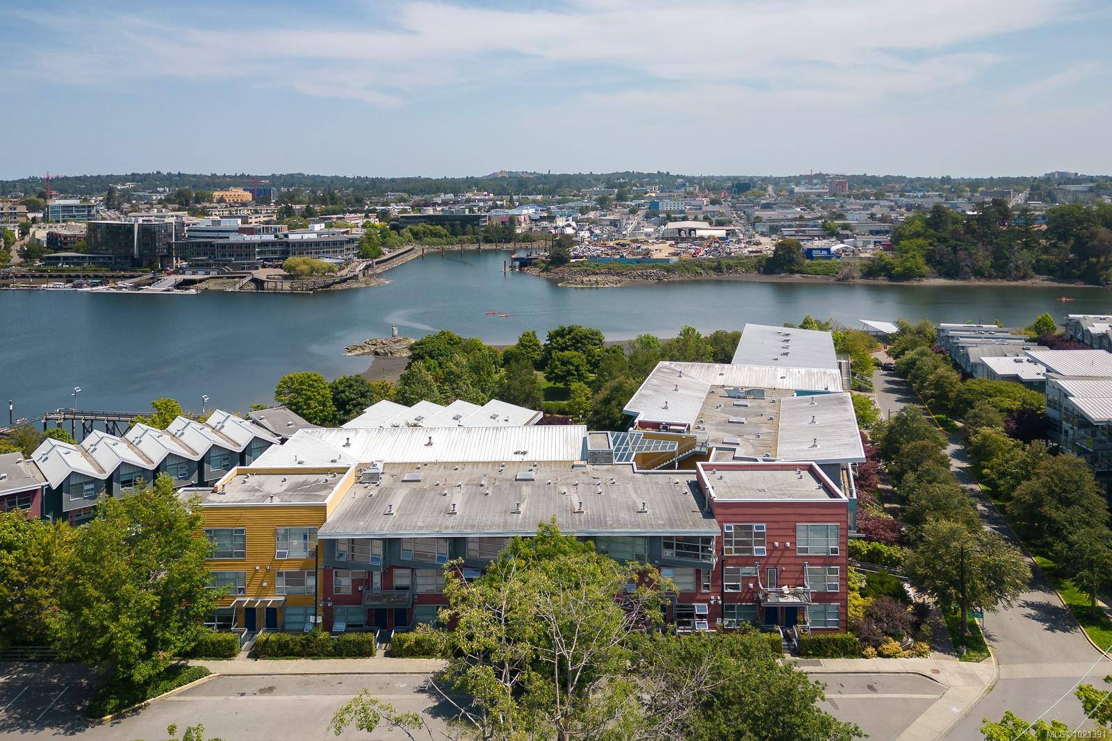 Victoria, BC V9A 7R2,90 Regatta Landing #417