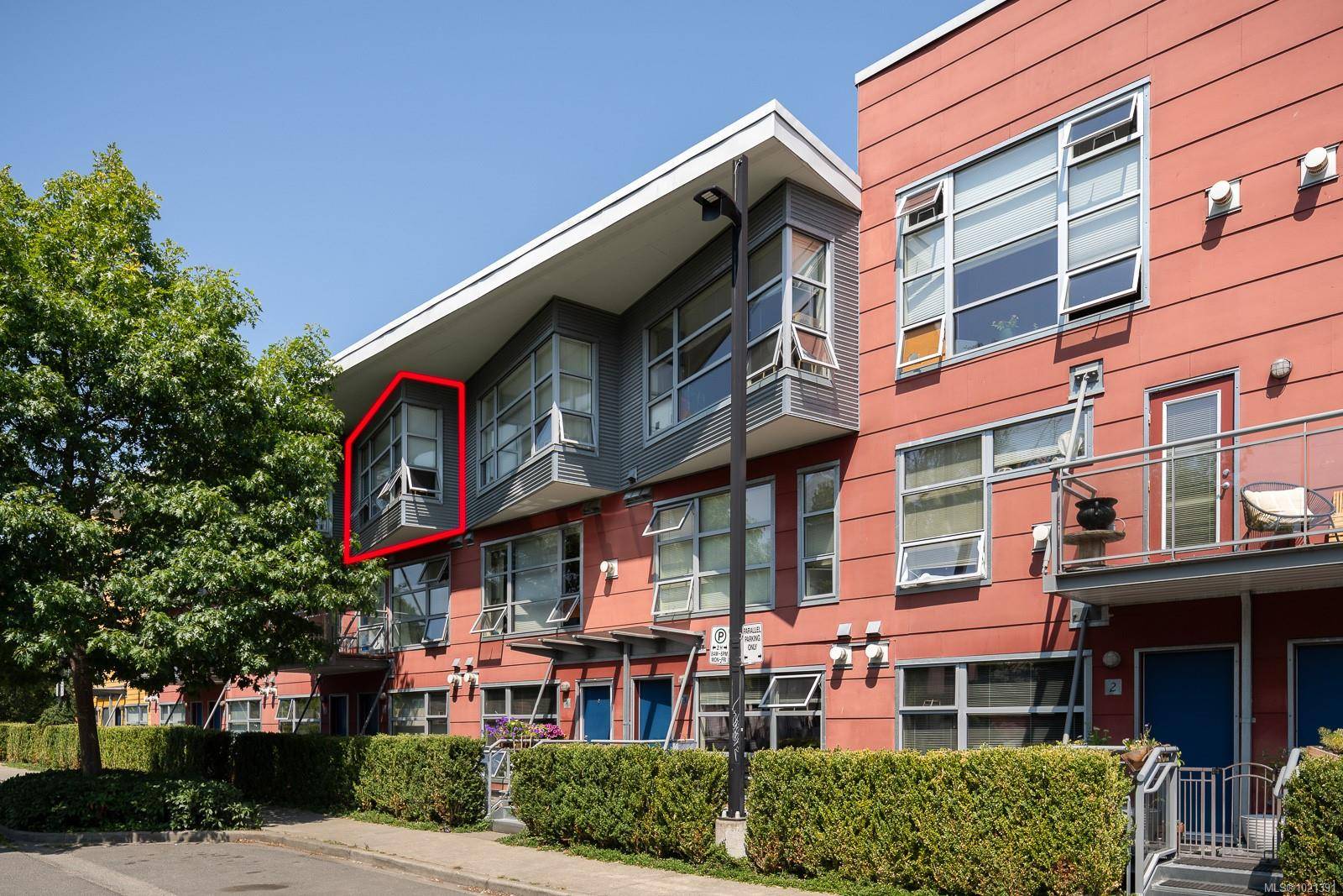Victoria, BC V9A 7R2,90 Regatta Landing #417