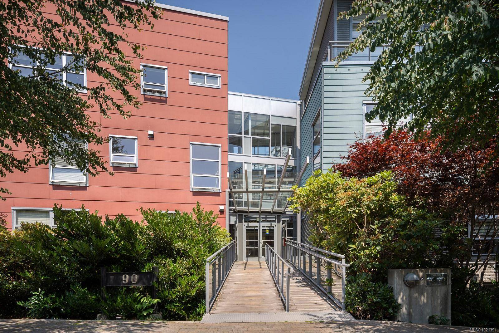 Victoria, BC V9A 7R2,90 Regatta Landing #417