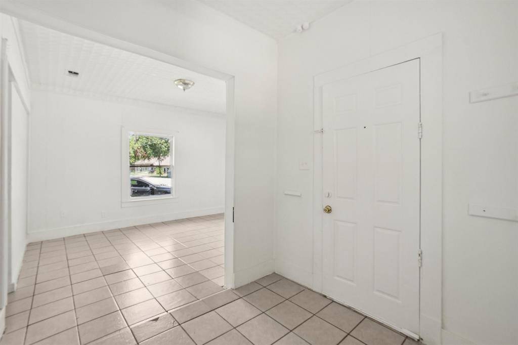 Cleburne, TX 76033,302 S Wood Street