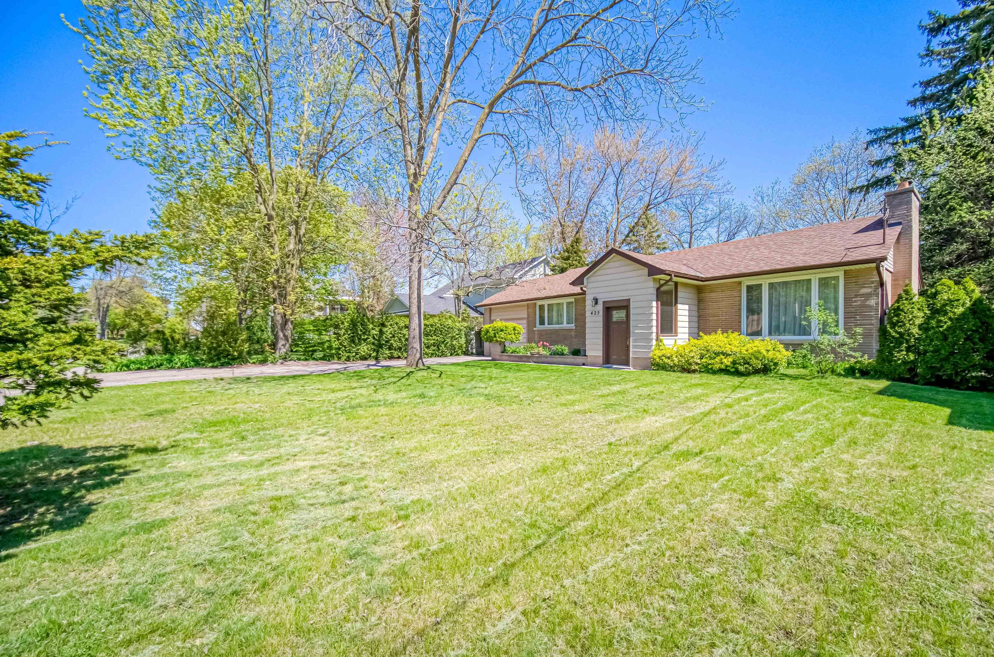 Oakville, ON L6J 4V8,425 Maple Grove DR