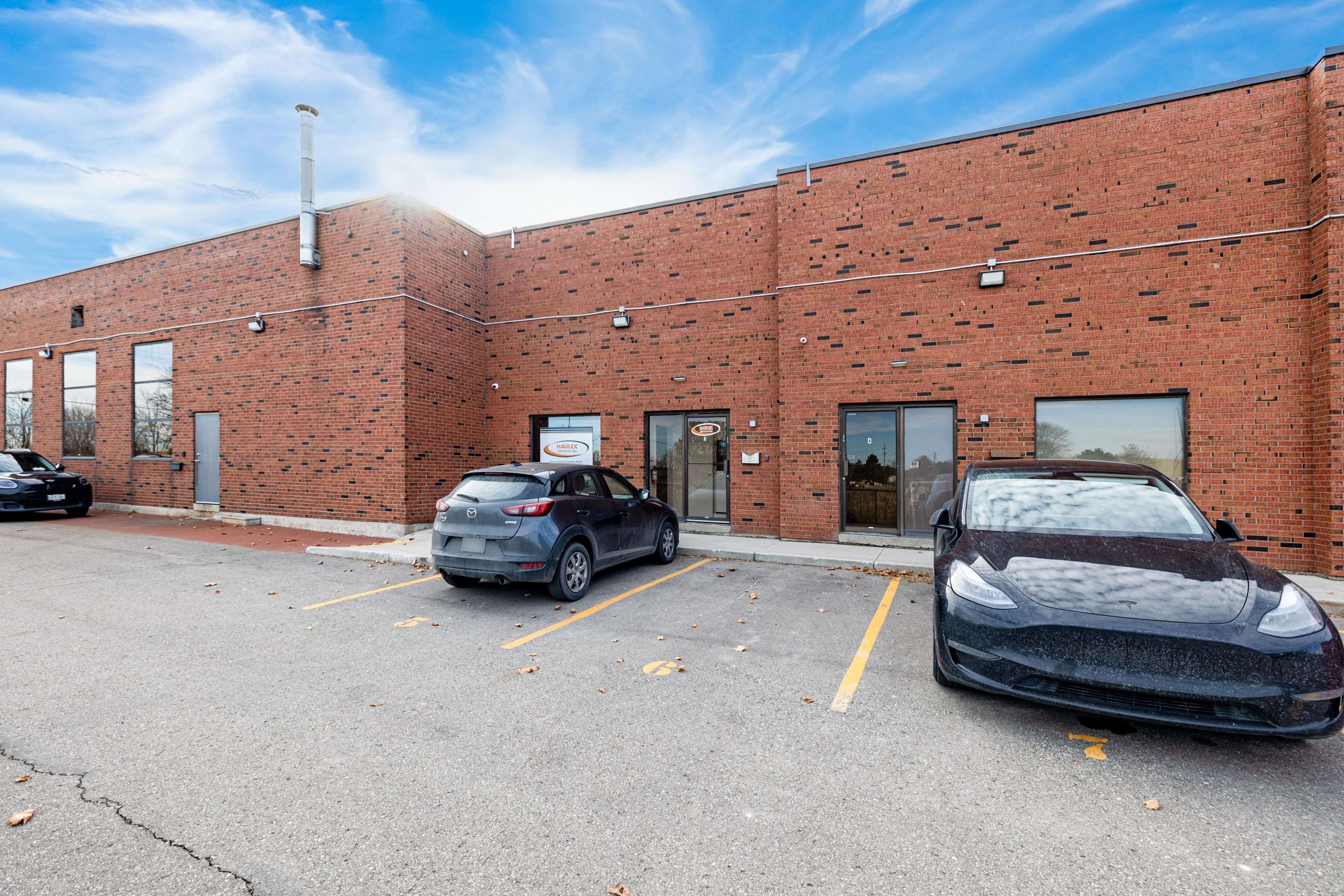 Brampton, ON L6T 4N3,4 Alfred Kuehne BLVD #3