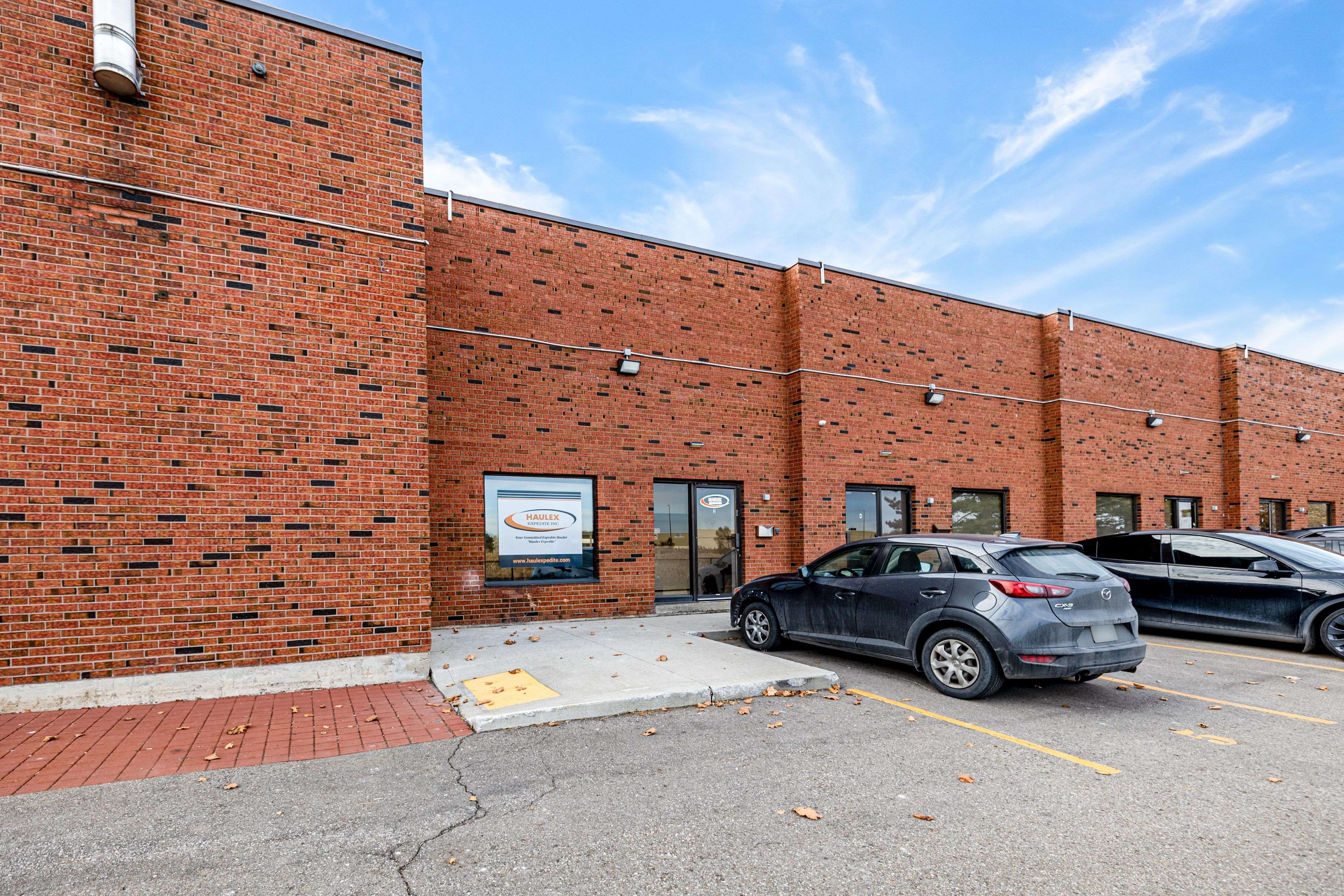 Brampton, ON L6T 4N3,4 Alfred Kuehne BLVD #3