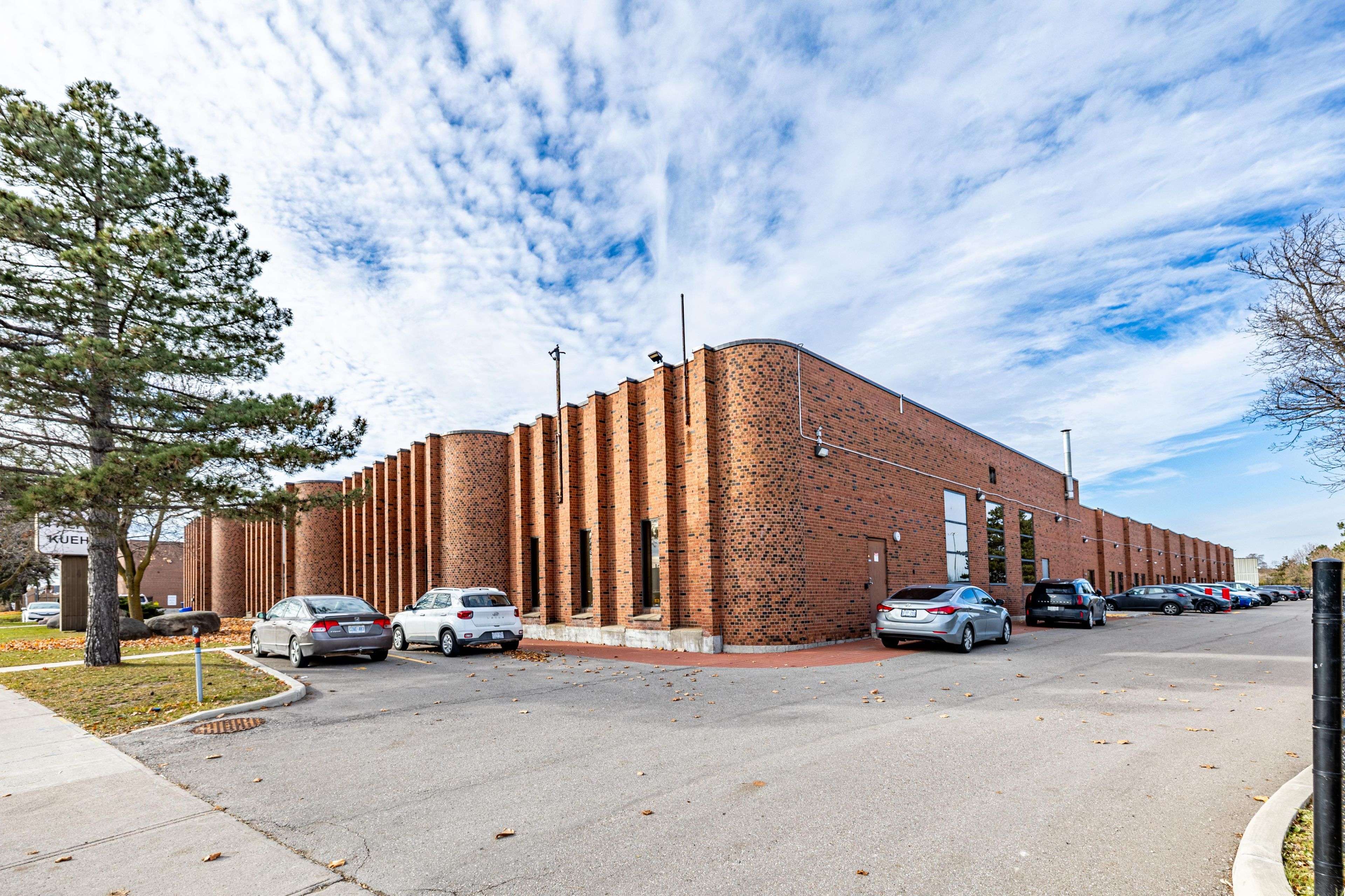 Brampton, ON L6T 4N3,4 Alfred Kuehne BLVD #3