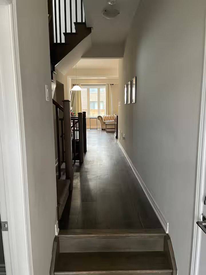 Hamilton, ON L8K 0A4,53 Pelican LN