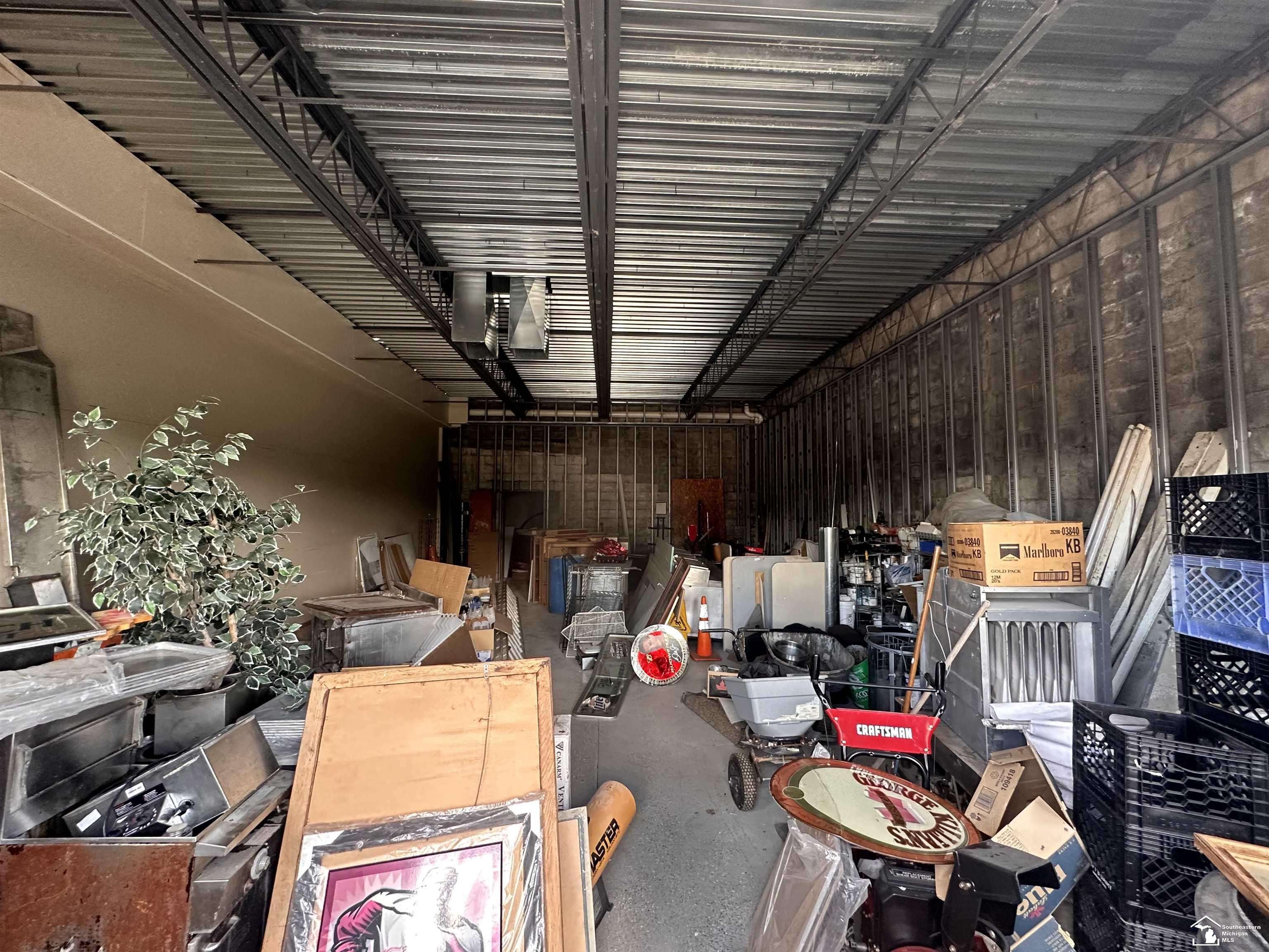 8198 N Dixie HWY, Berlin Twp, MI 48166