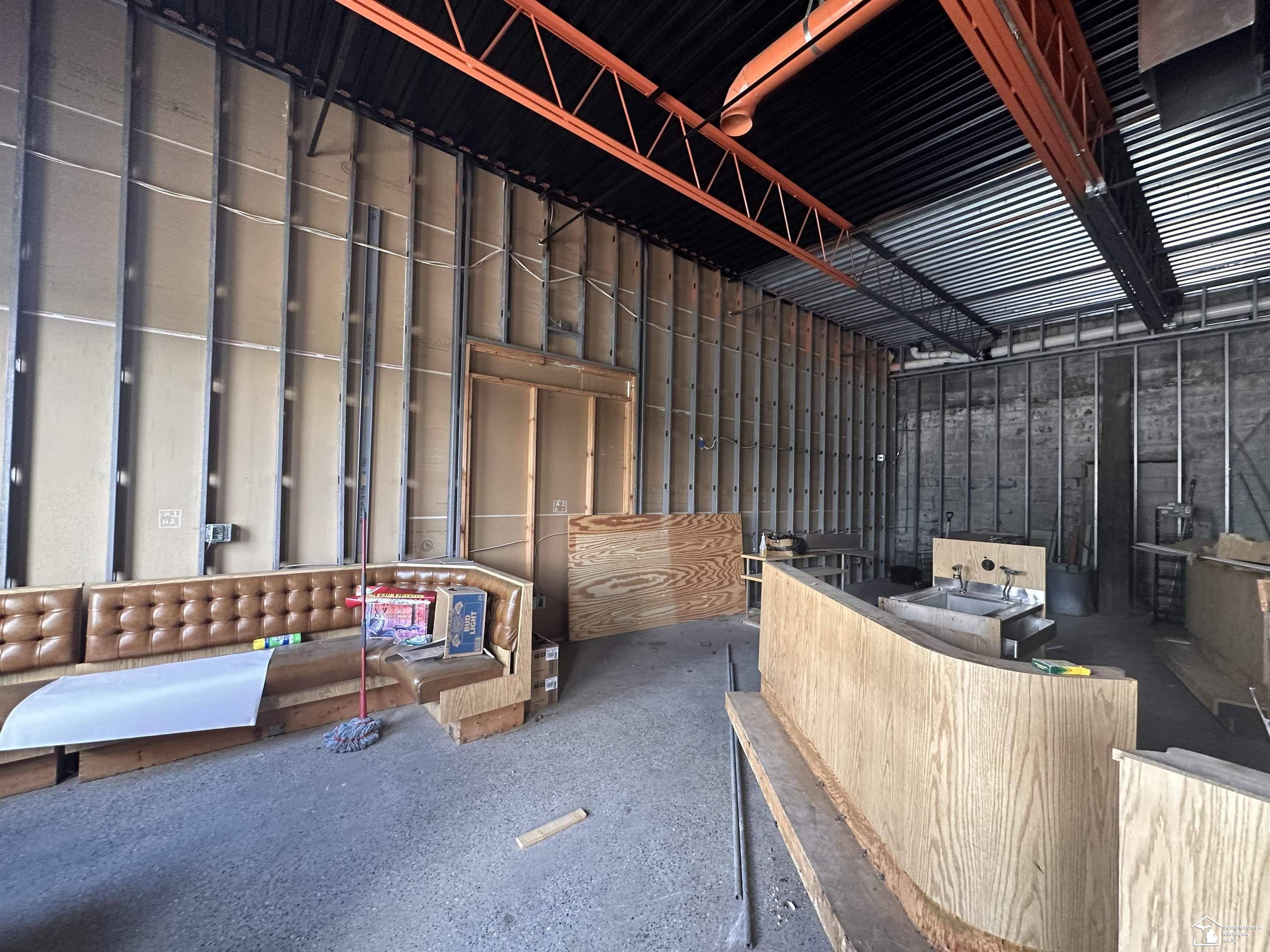 8198 N Dixie HWY, Berlin Twp, MI 48166