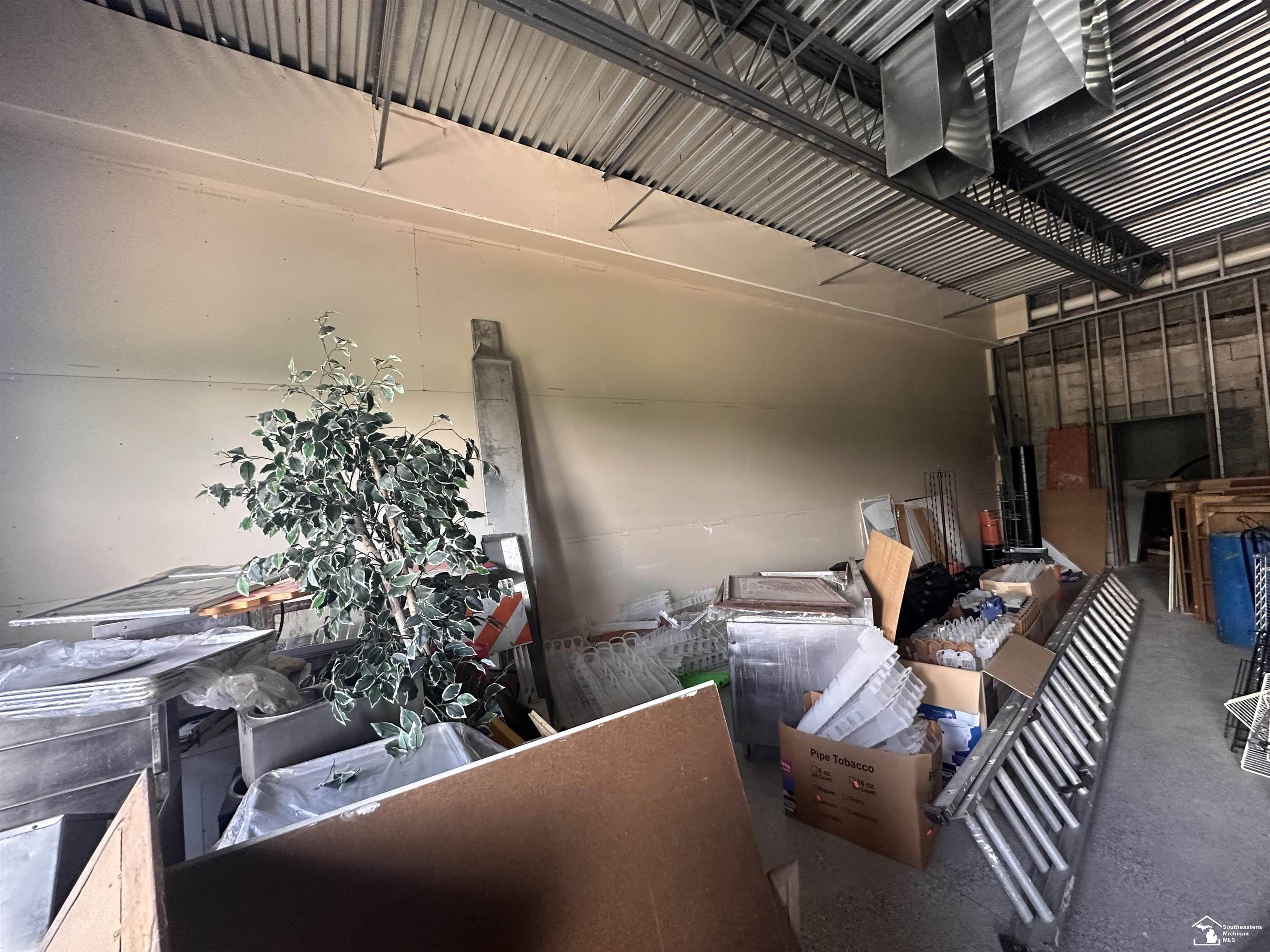 8198 N Dixie HWY, Berlin Twp, MI 48166