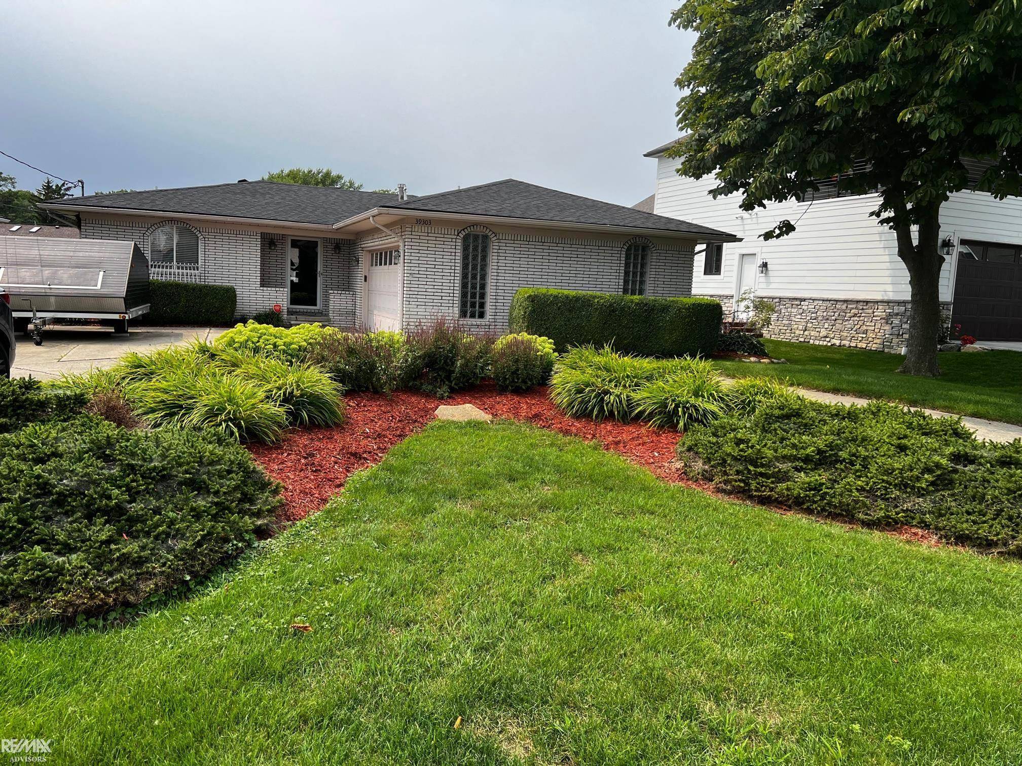 Harrison Twp, MI 48045,39303 Lakeshore