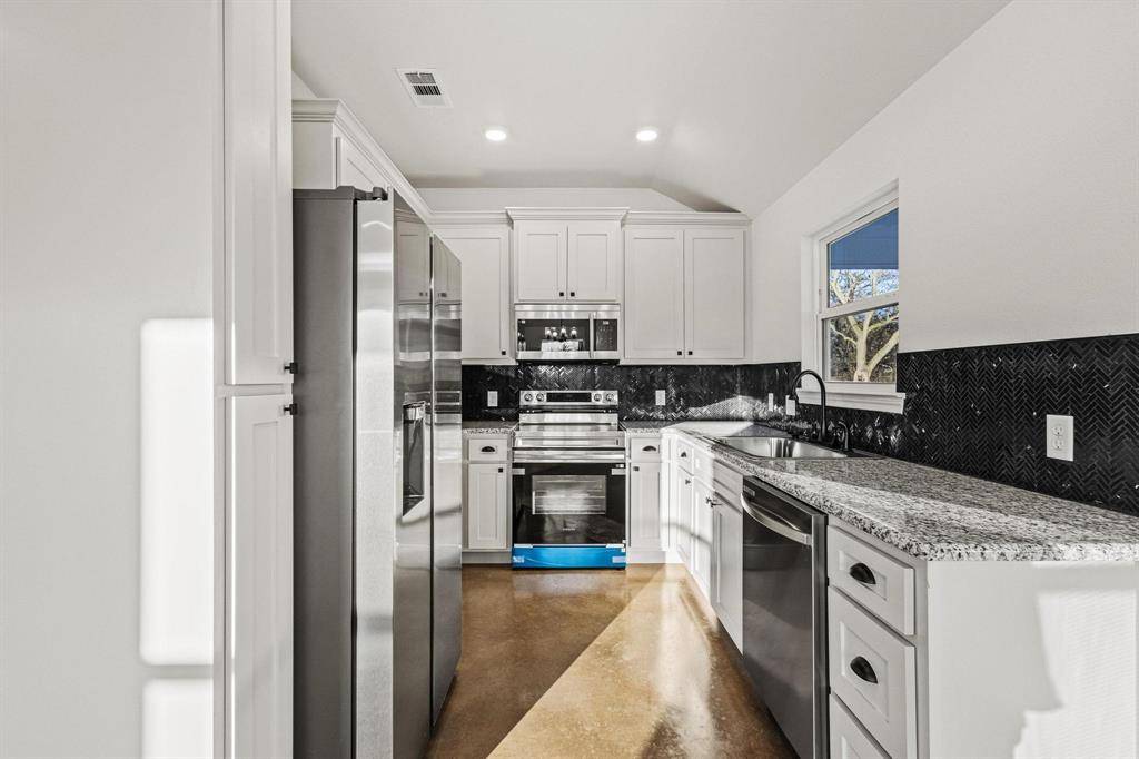 Dodd City, TX 75438,401 N White Oak