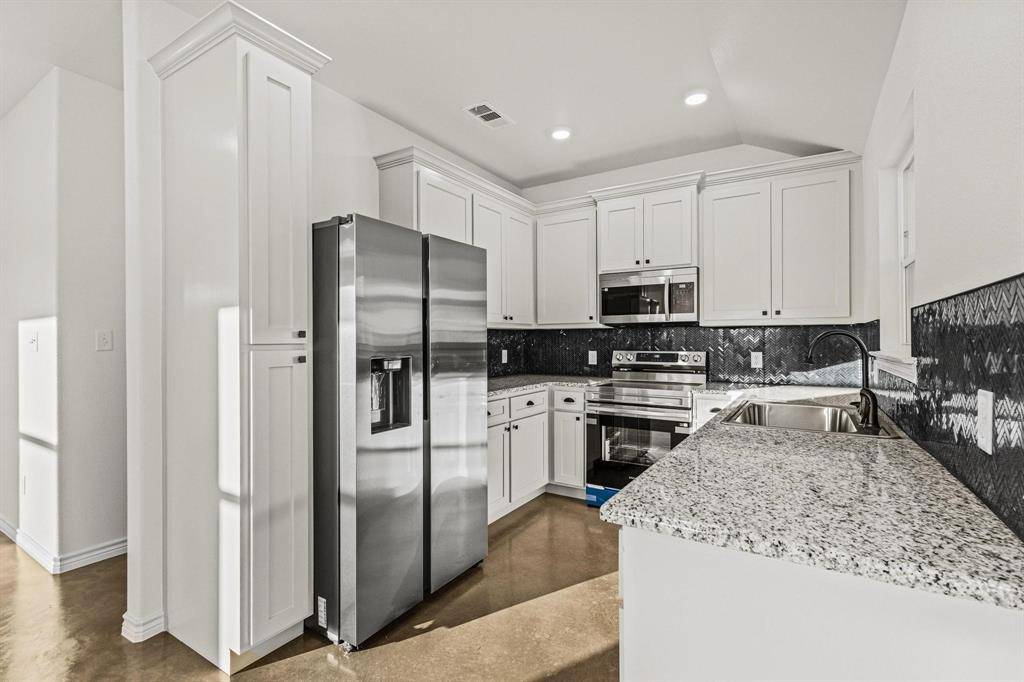 Dodd City, TX 75438,401 N White Oak