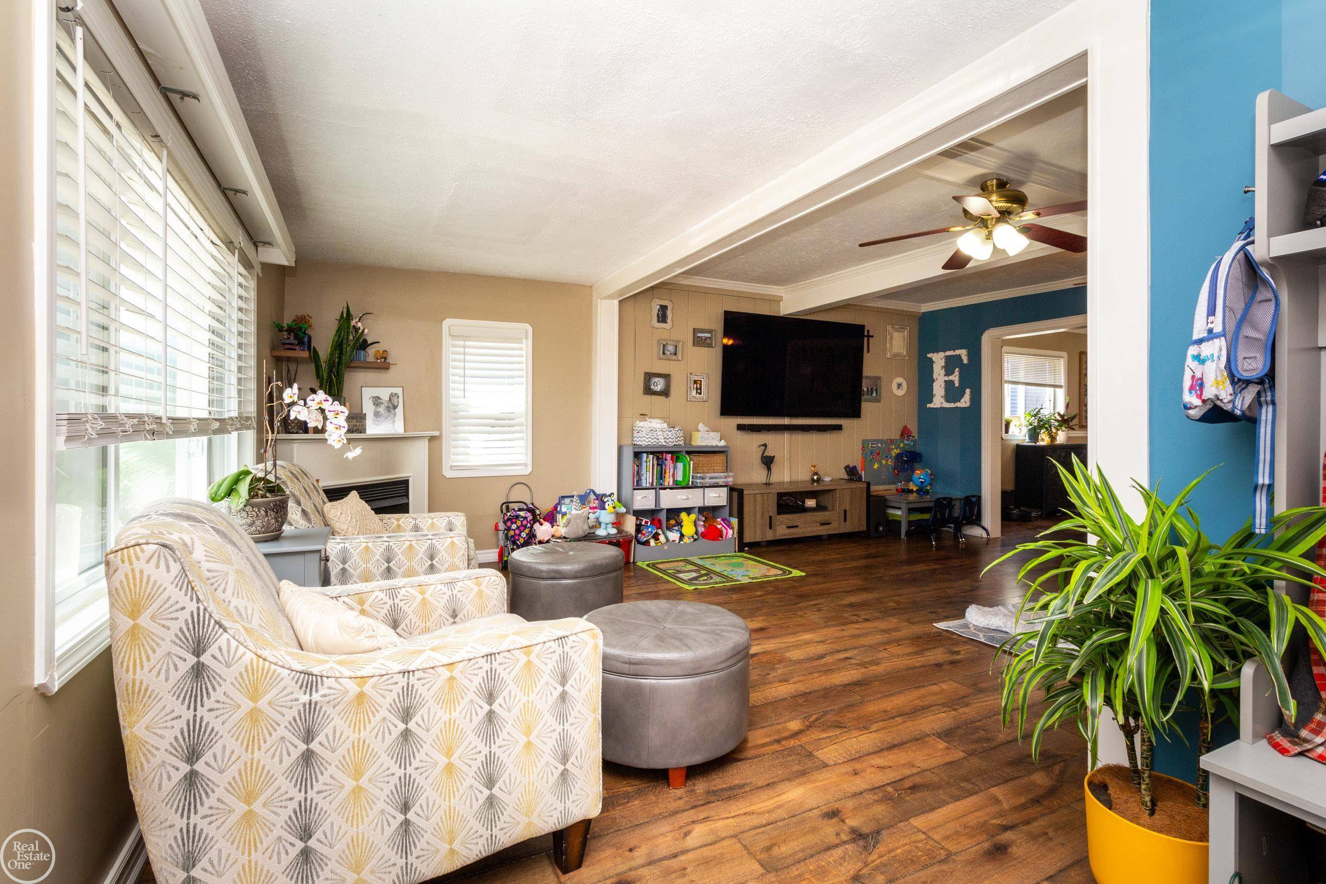 Harrison Twp, MI 48045,37783 Maplehill