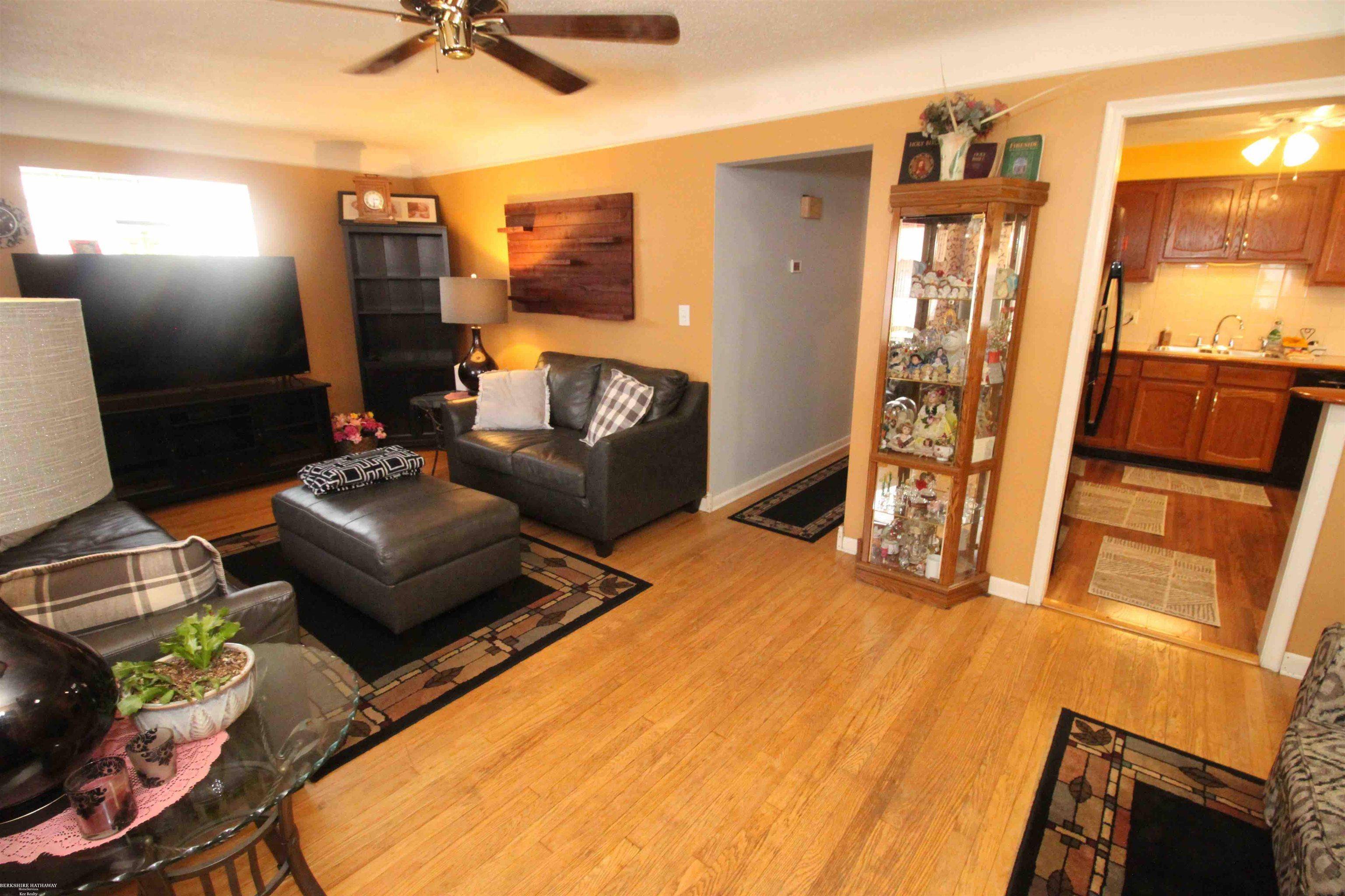 Center Line, MI 48015,8234 Sterling