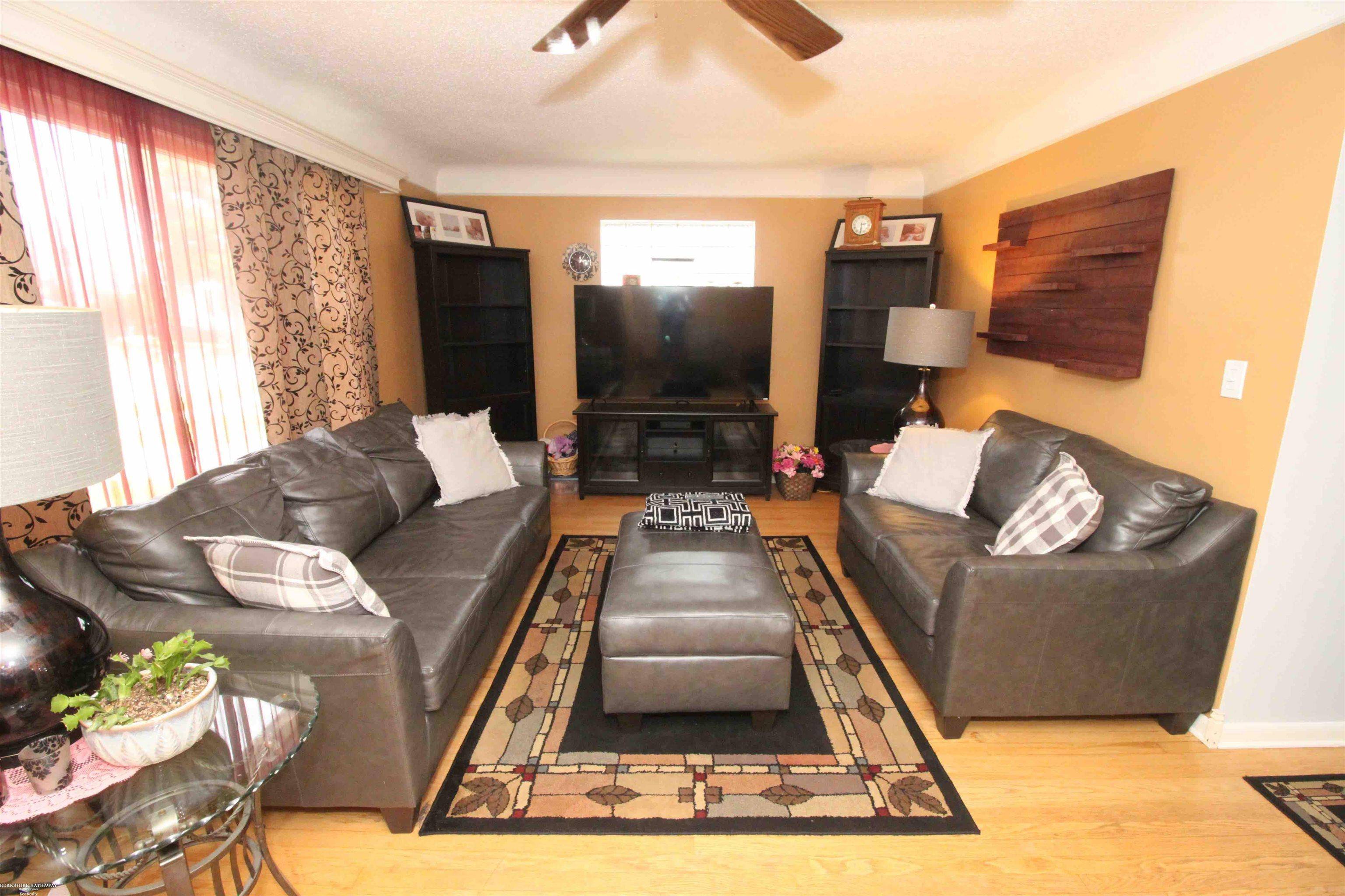 Center Line, MI 48015,8234 Sterling