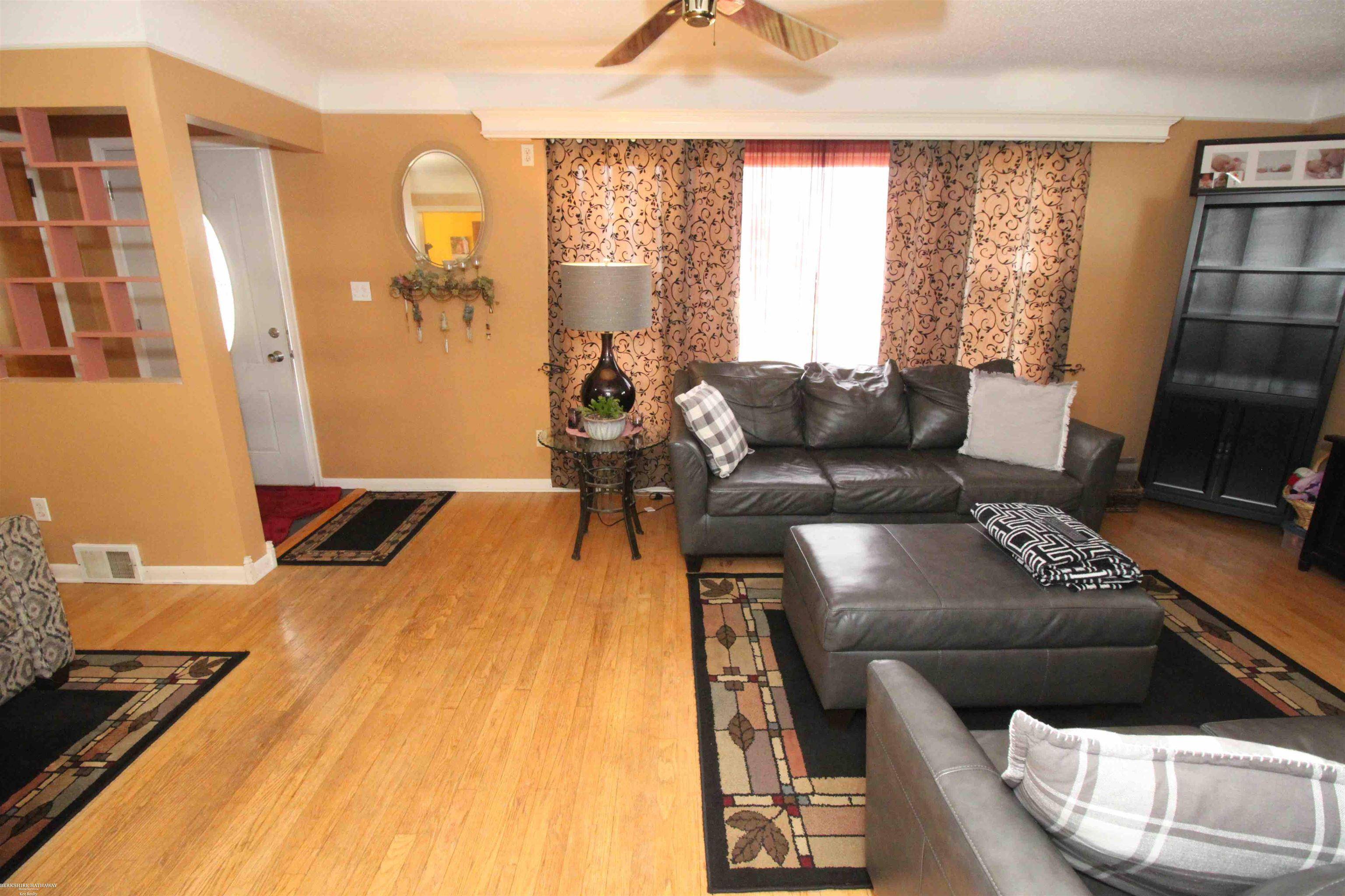 Center Line, MI 48015,8234 Sterling