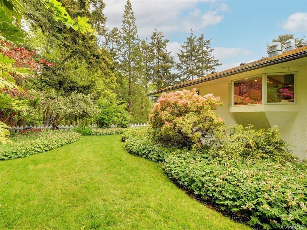 Saanich, BC V8P 3G2,2559 Bermuda Pl