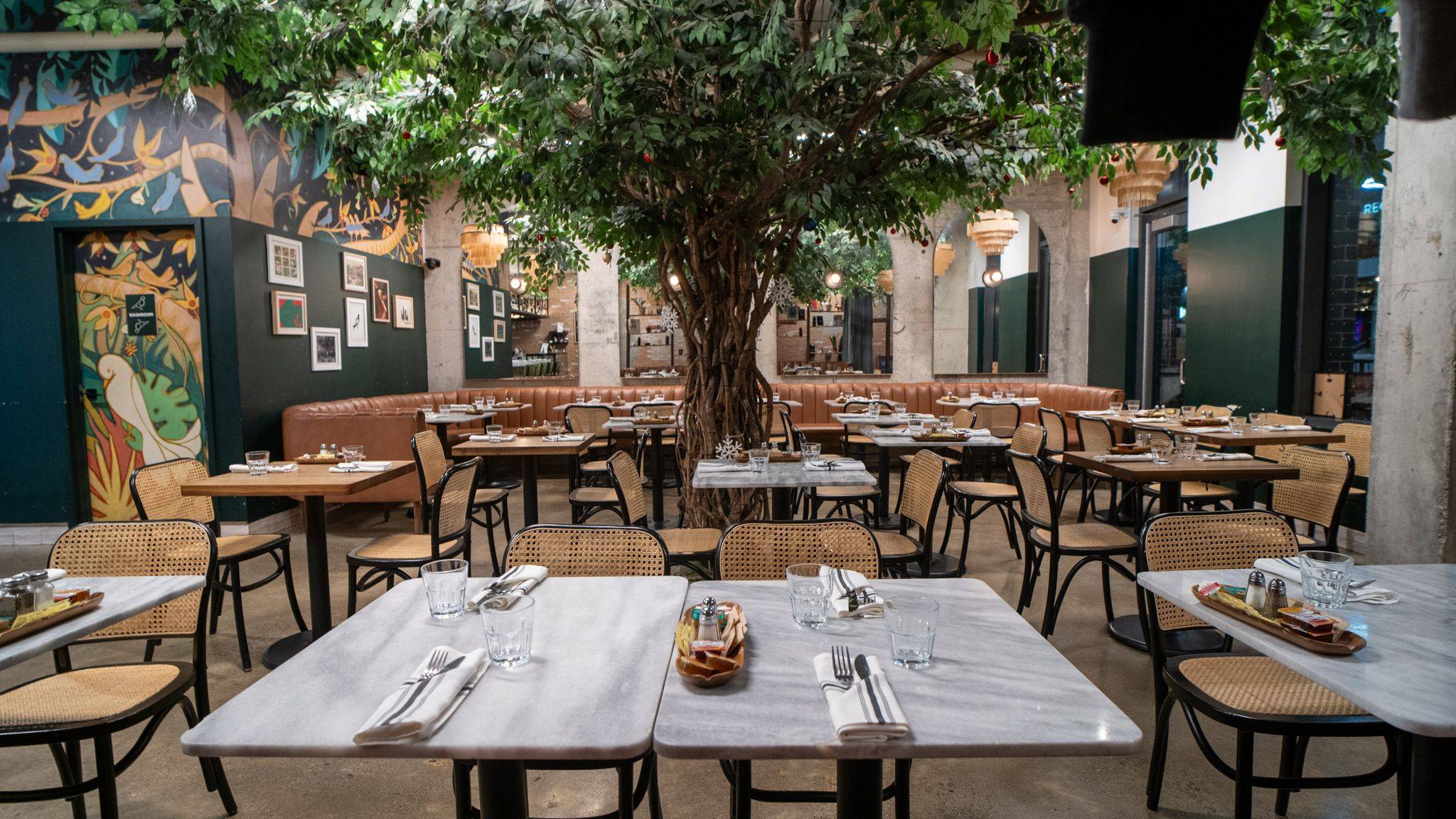 Toronto C01, ON M5V 2E7,337 KING ST W