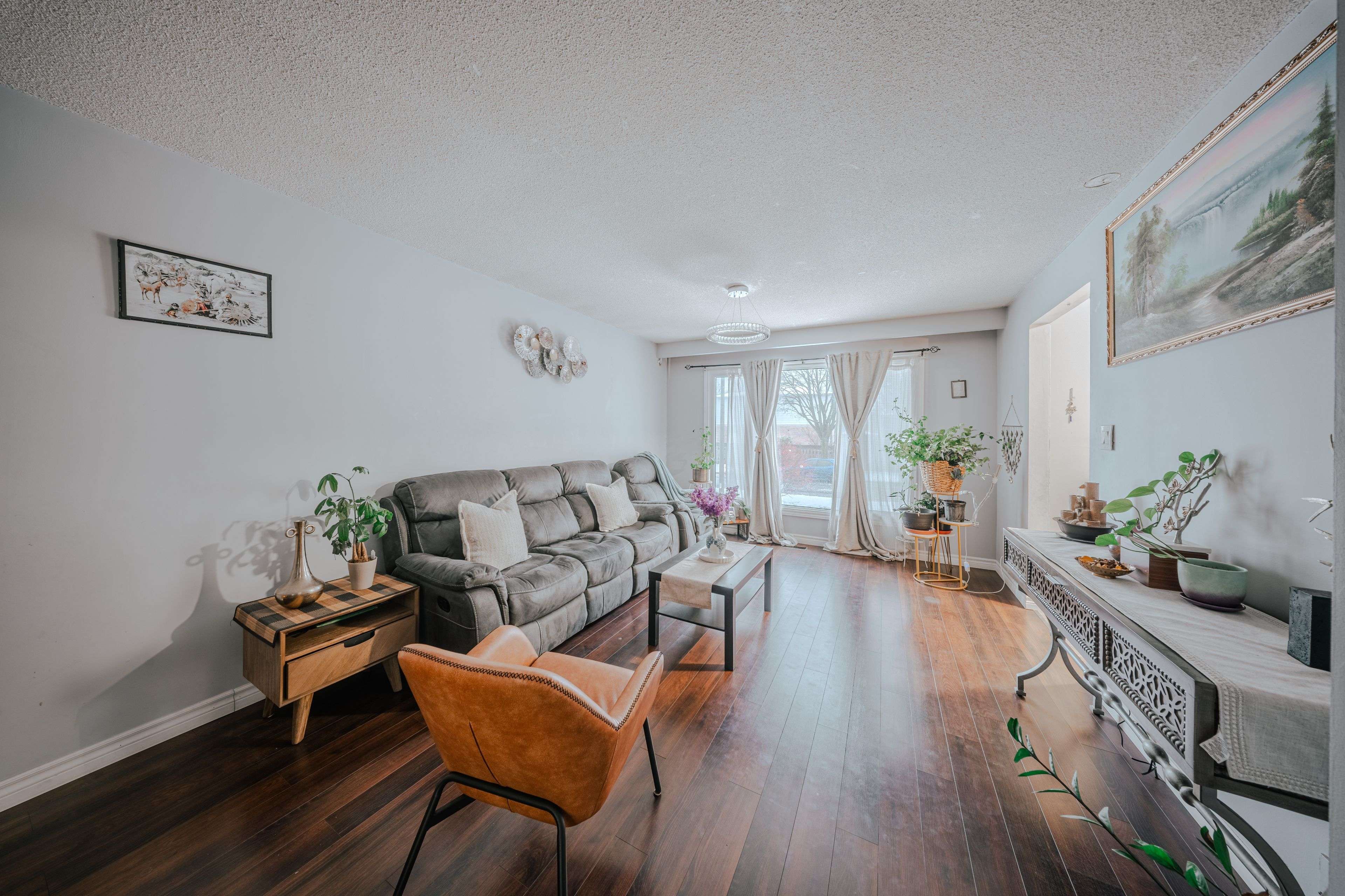 Oshawa, ON L1K 1G8,1187 Skylark AVE