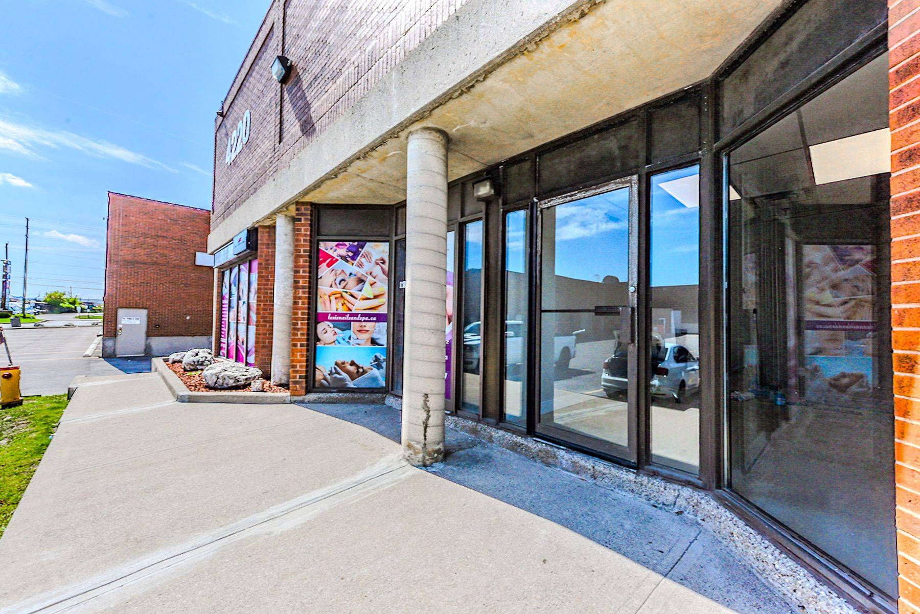 Vaughan, ON L4L 3S8,4220 Steeles AVE W #C10