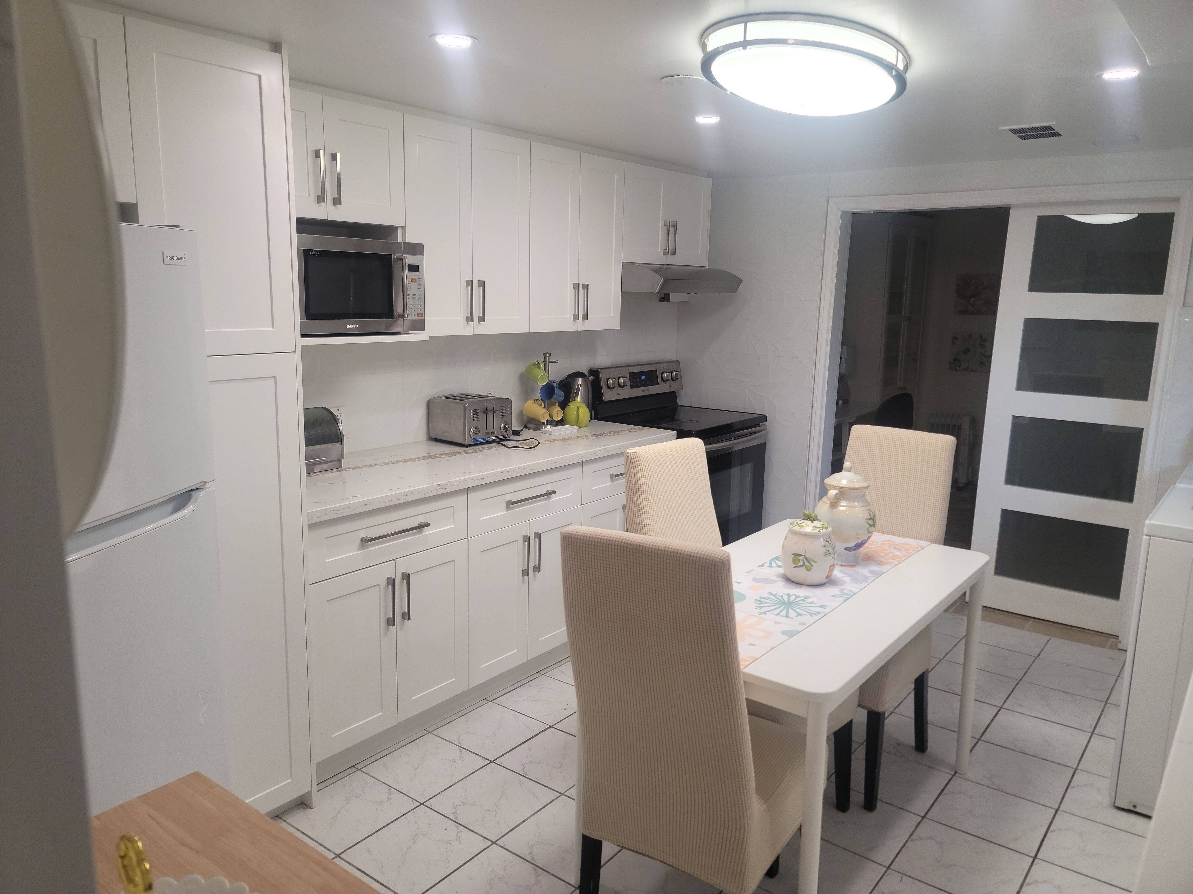 Oakville, ON L6J 1X4,1252 Hillhurst RD #Basement