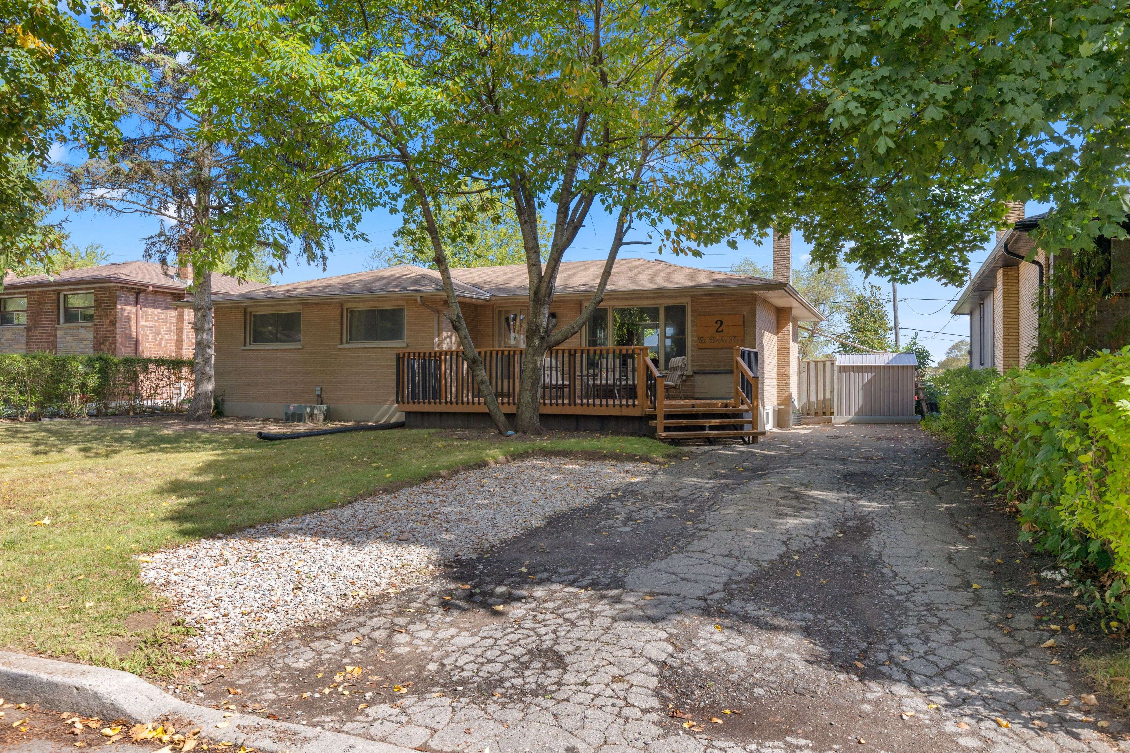 London South, ON N5Z 4G2,2 The Birches PL