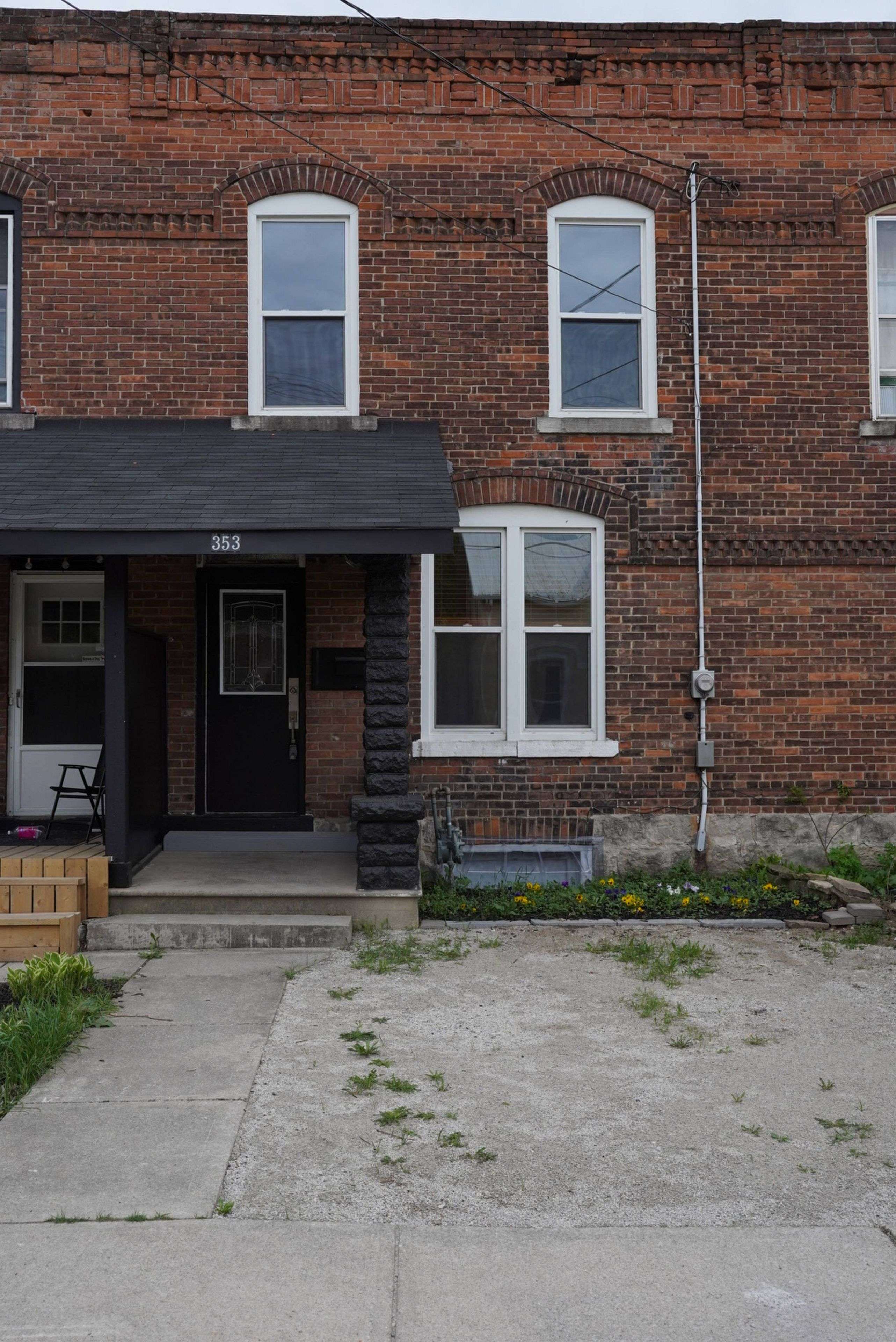 Owen Sound, ON N4K 1V3,353 11th ST E