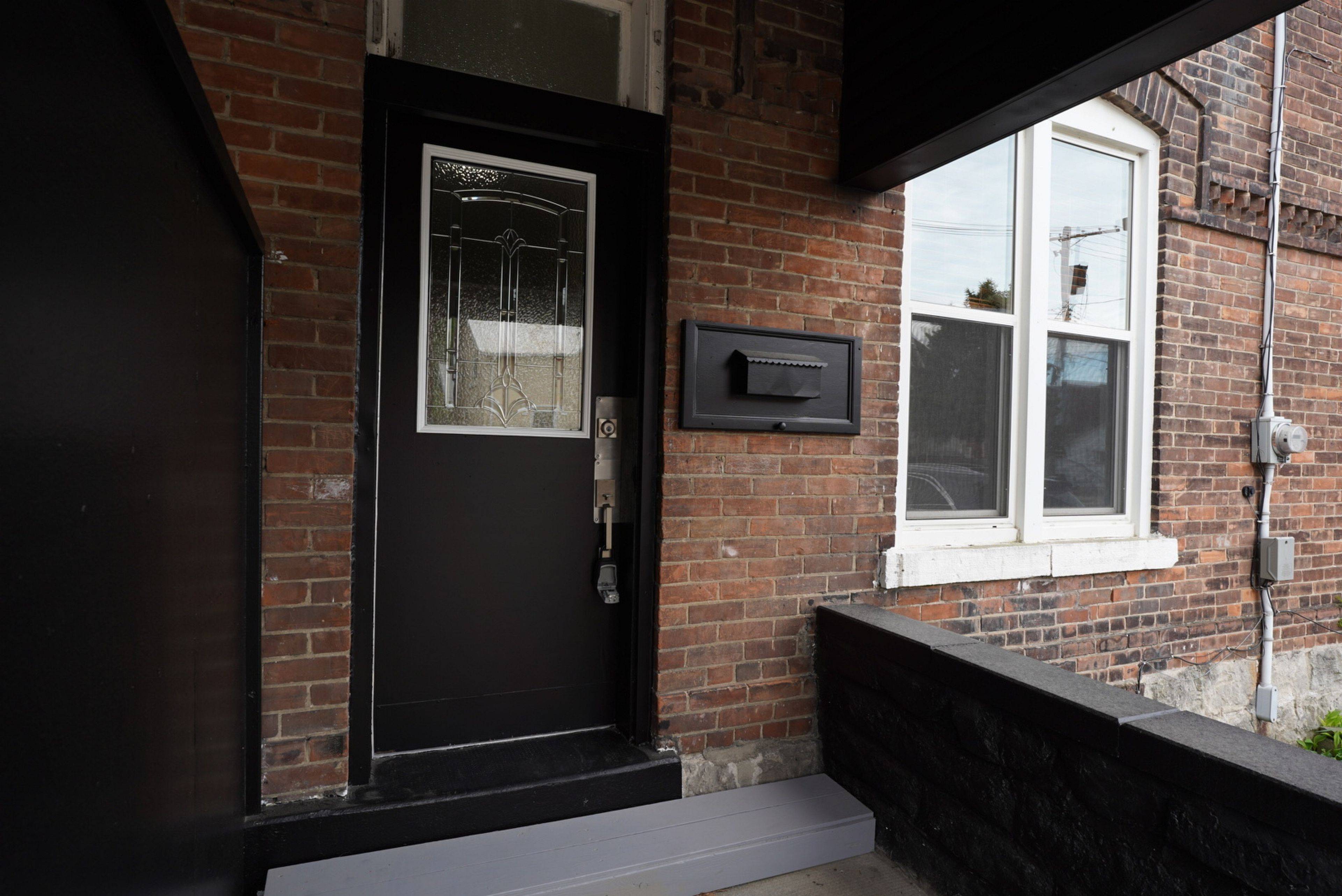 Owen Sound, ON N4K 1V3,353 11th ST E