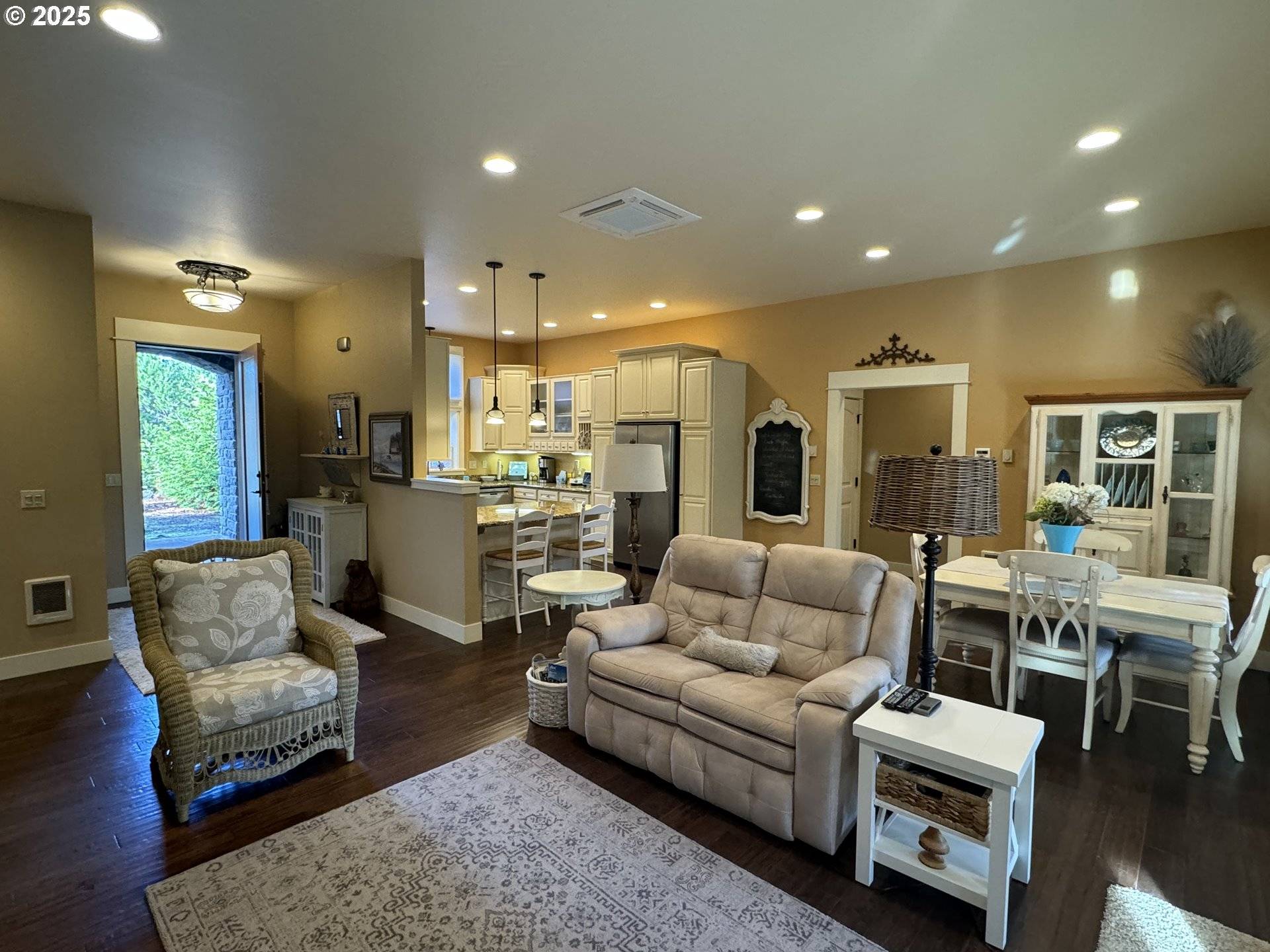 Florence, OR 97439,5233 DUNEWOOD DR