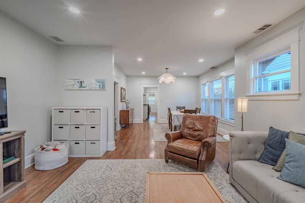 Dallas, TX 75206,5822 Belmont Avenue