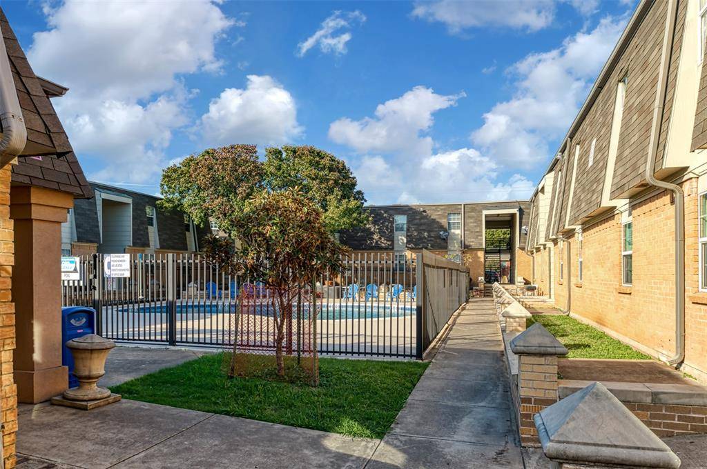 North Richland Hills, TX 76180,7064 Glenview Drive #92