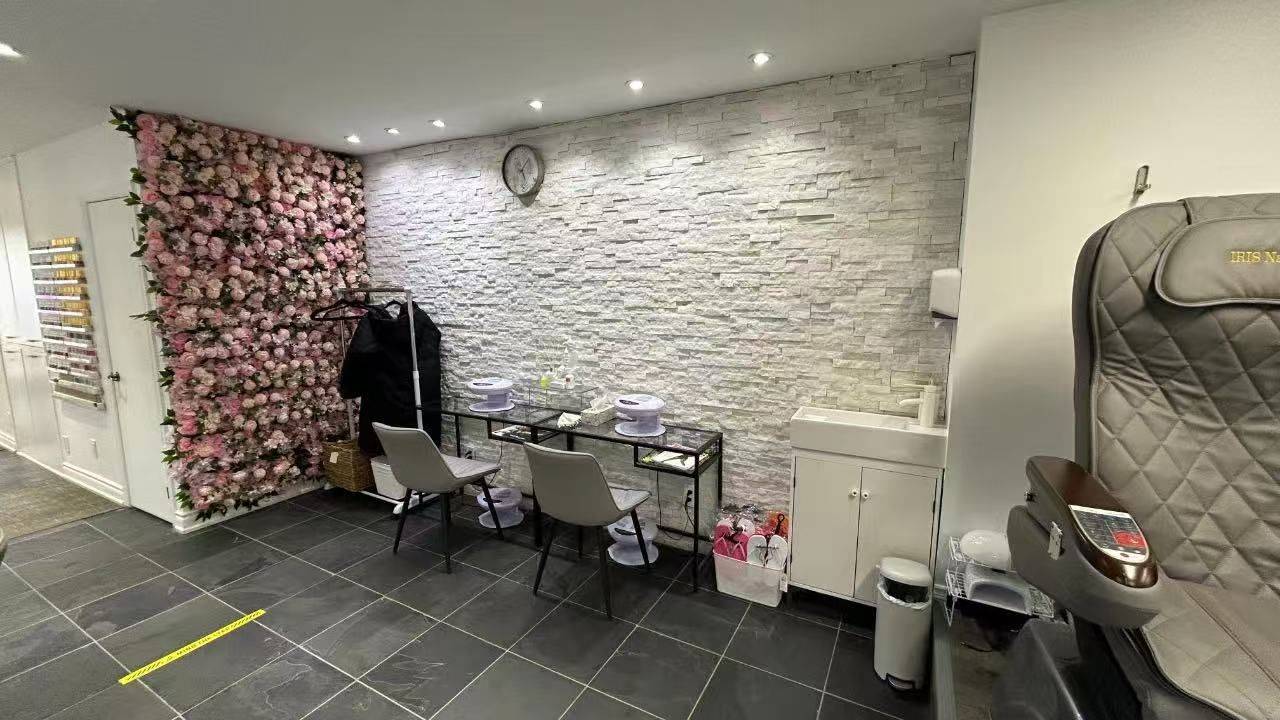 Toronto C02, ON M5R 1A6,128 1/2 Cumberland ST