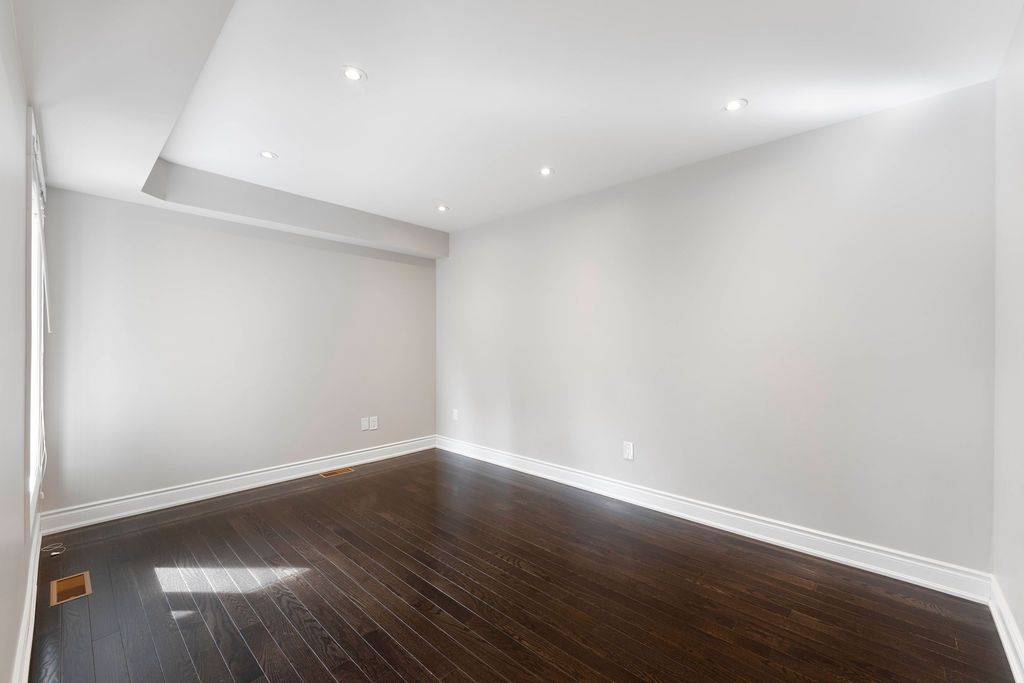 Whitby, ON L1R 1S4,3 Teddington CRES