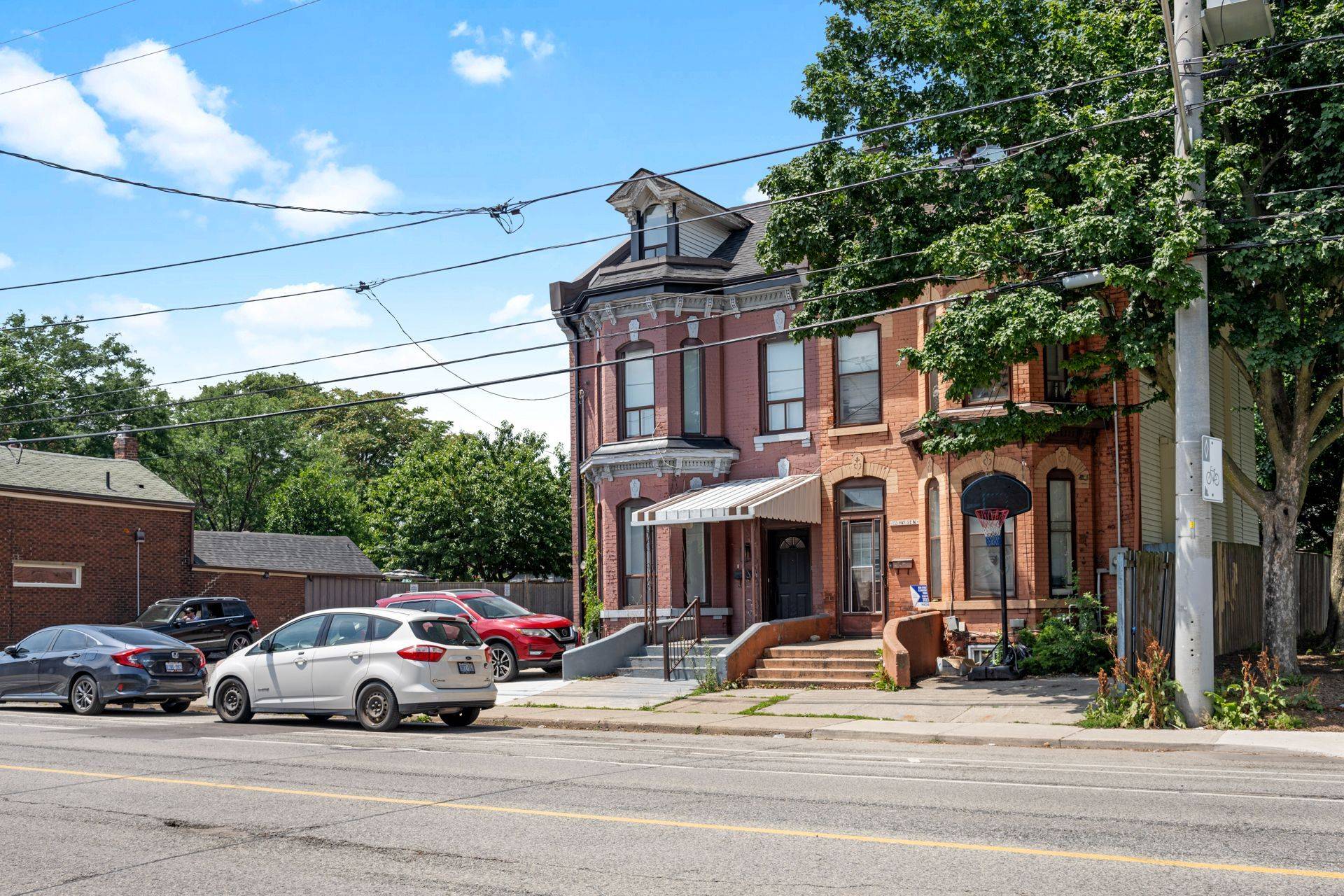 Hamilton, ON L8R 2P5,153 Bay ST N ##A