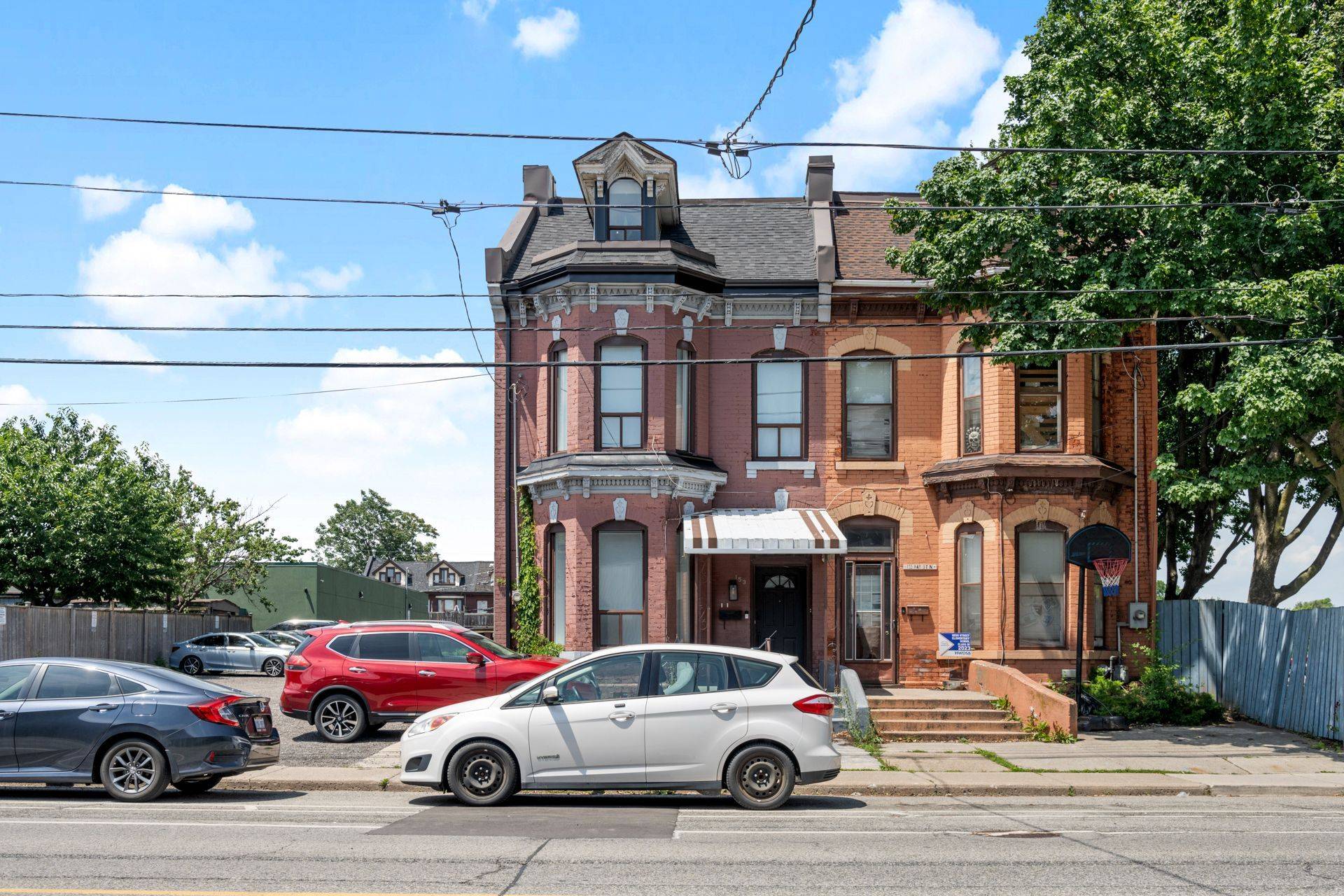 Hamilton, ON L8R 2P5,153 Bay ST N ##A