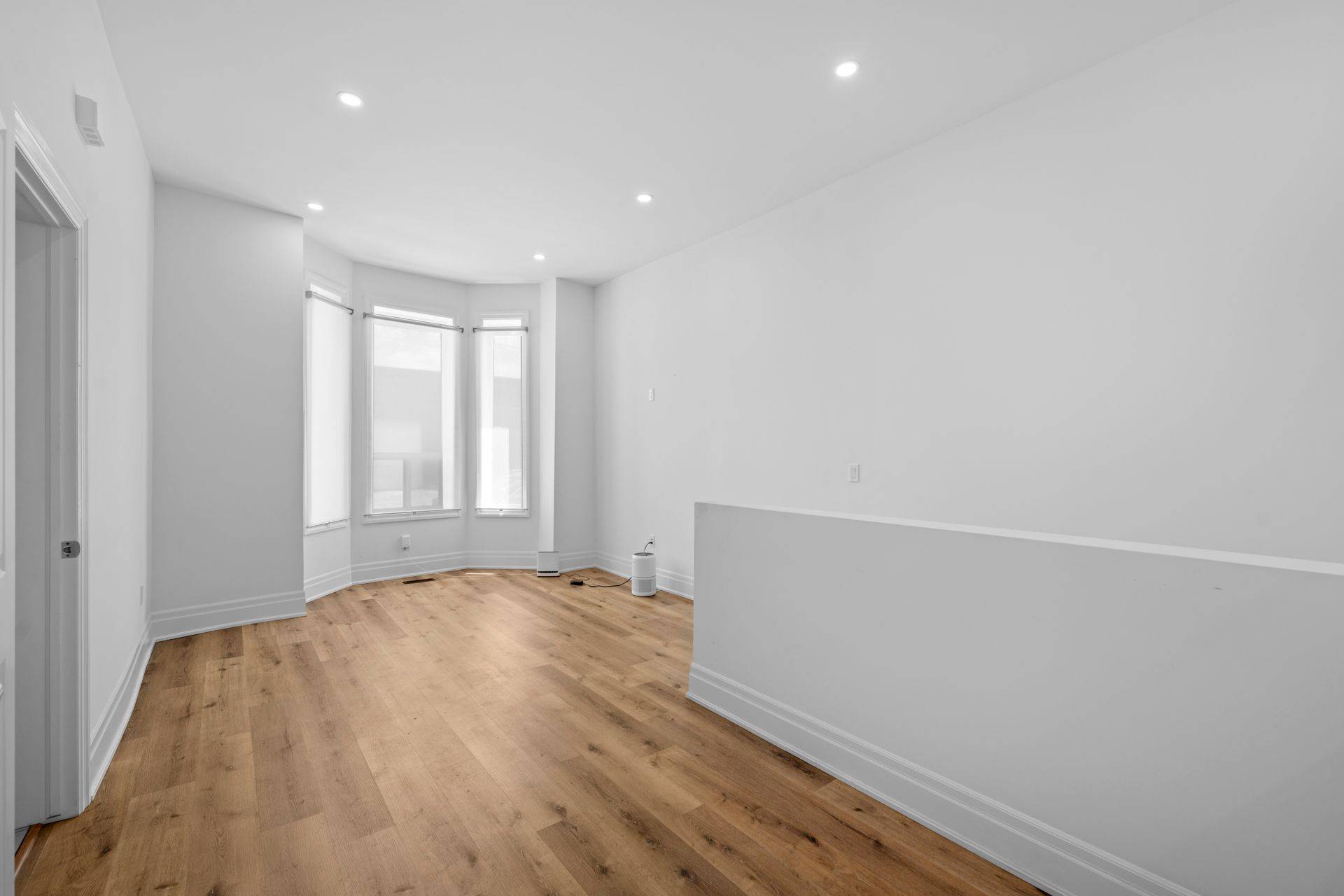 Hamilton, ON L8R 2P5,153 Bay ST N ##A