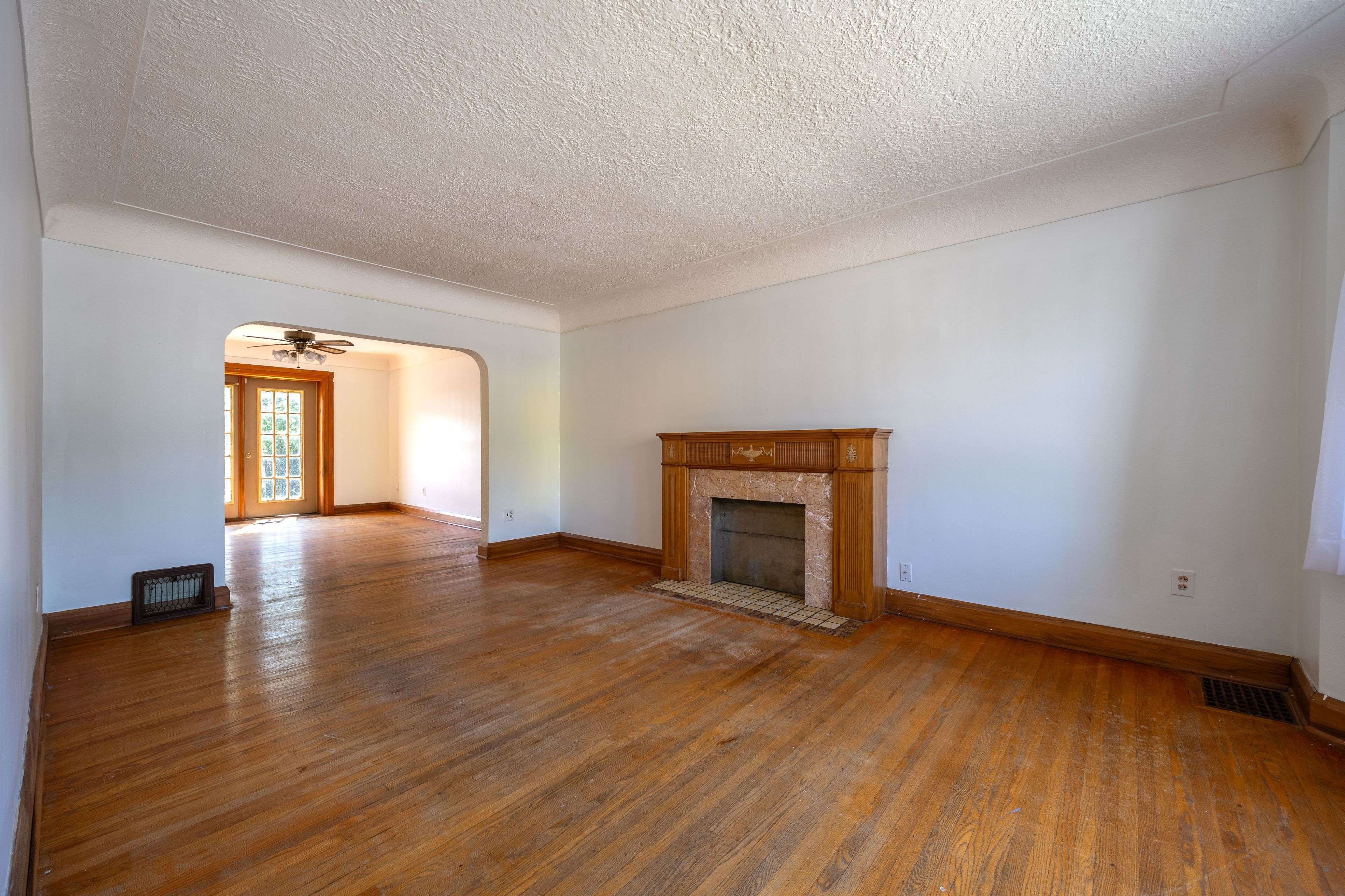 Hamilton, ON L8K 1T9,1650 King ST E