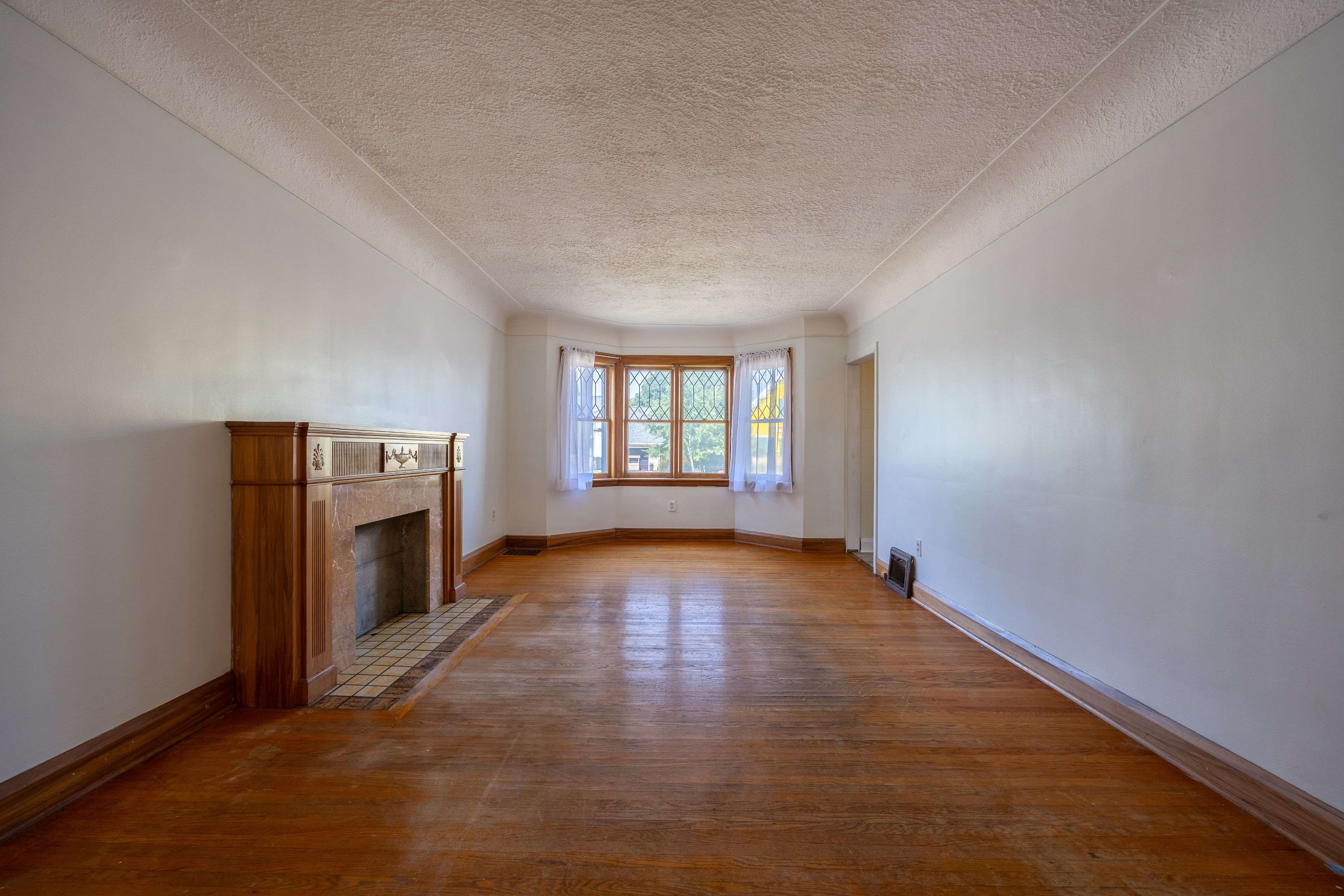 Hamilton, ON L8K 1T9,1650 King ST E